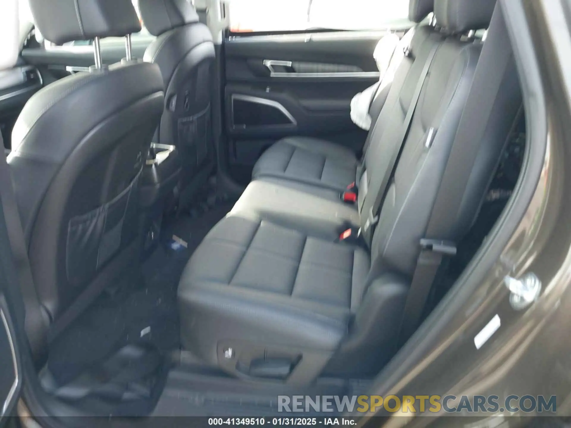8 Photograph of a damaged car 5XYP34GC3RG521217 KIA TELLURIDE 2024