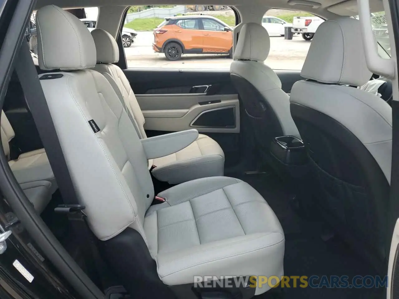 11 Photograph of a damaged car 5XYP34GC6RG443368 KIA TELLURIDE 2024