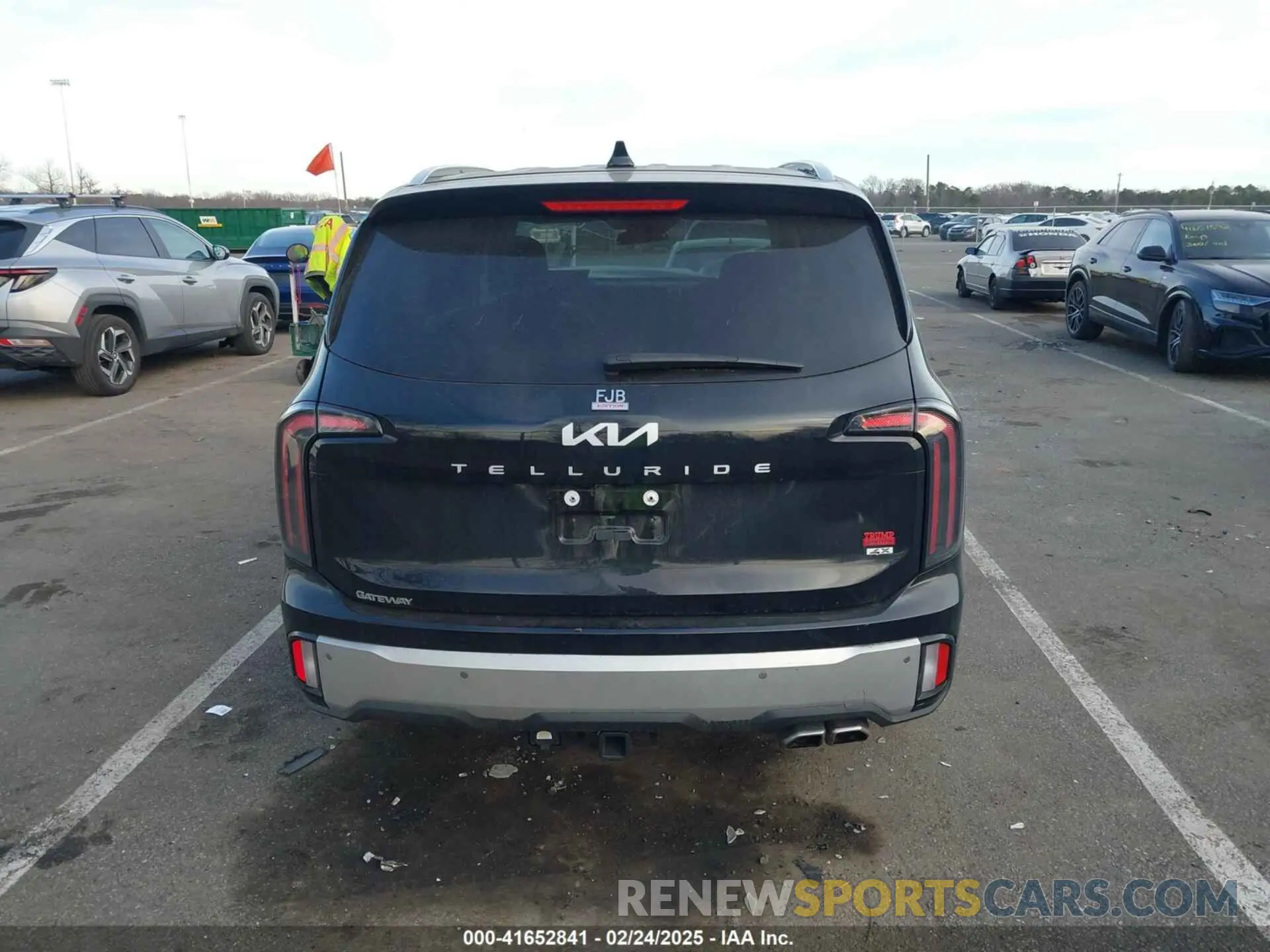 15 Photograph of a damaged car 5XYP3DGC2RG508331 KIA TELLURIDE 2024