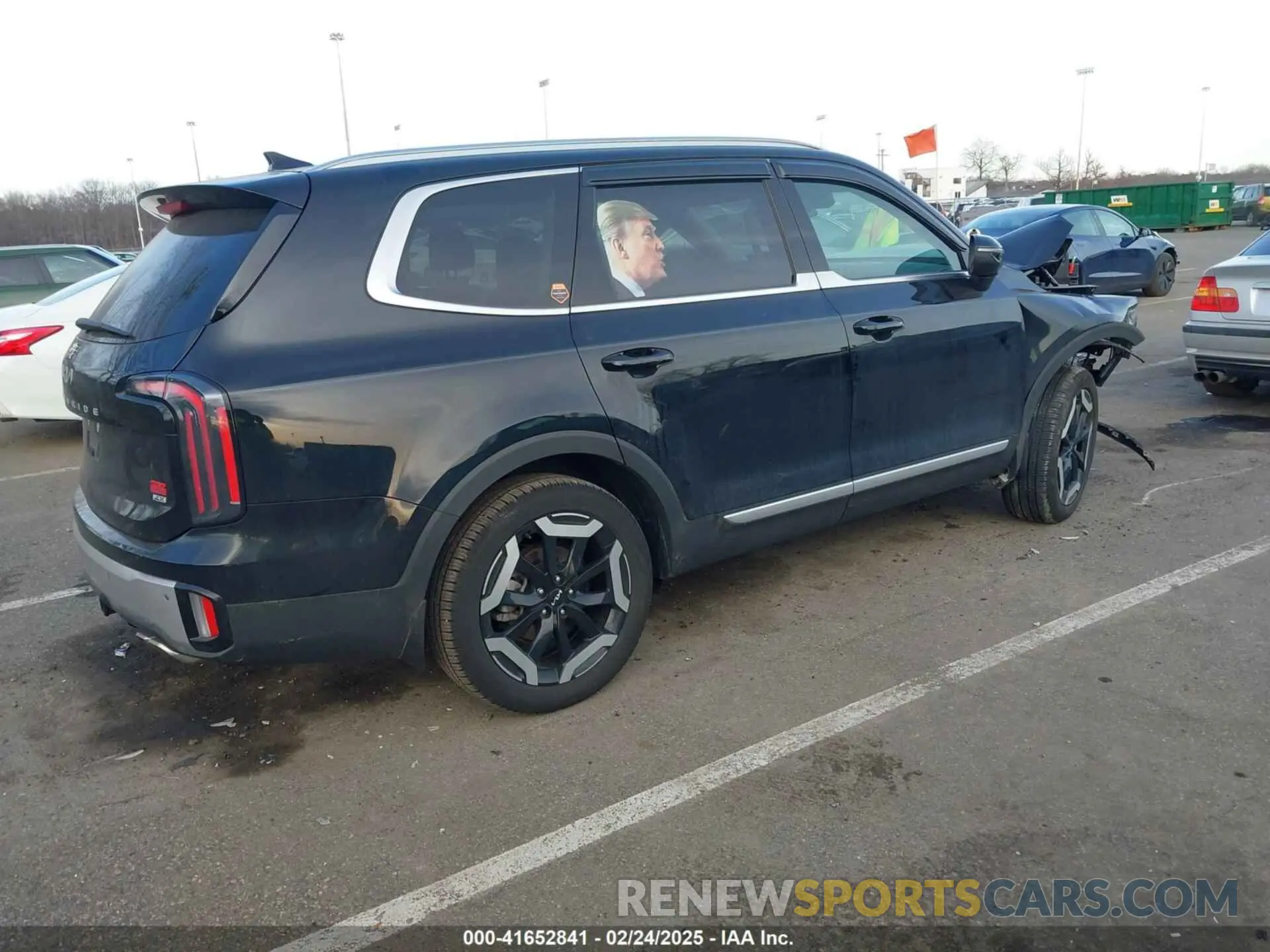 4 Photograph of a damaged car 5XYP3DGC2RG508331 KIA TELLURIDE 2024