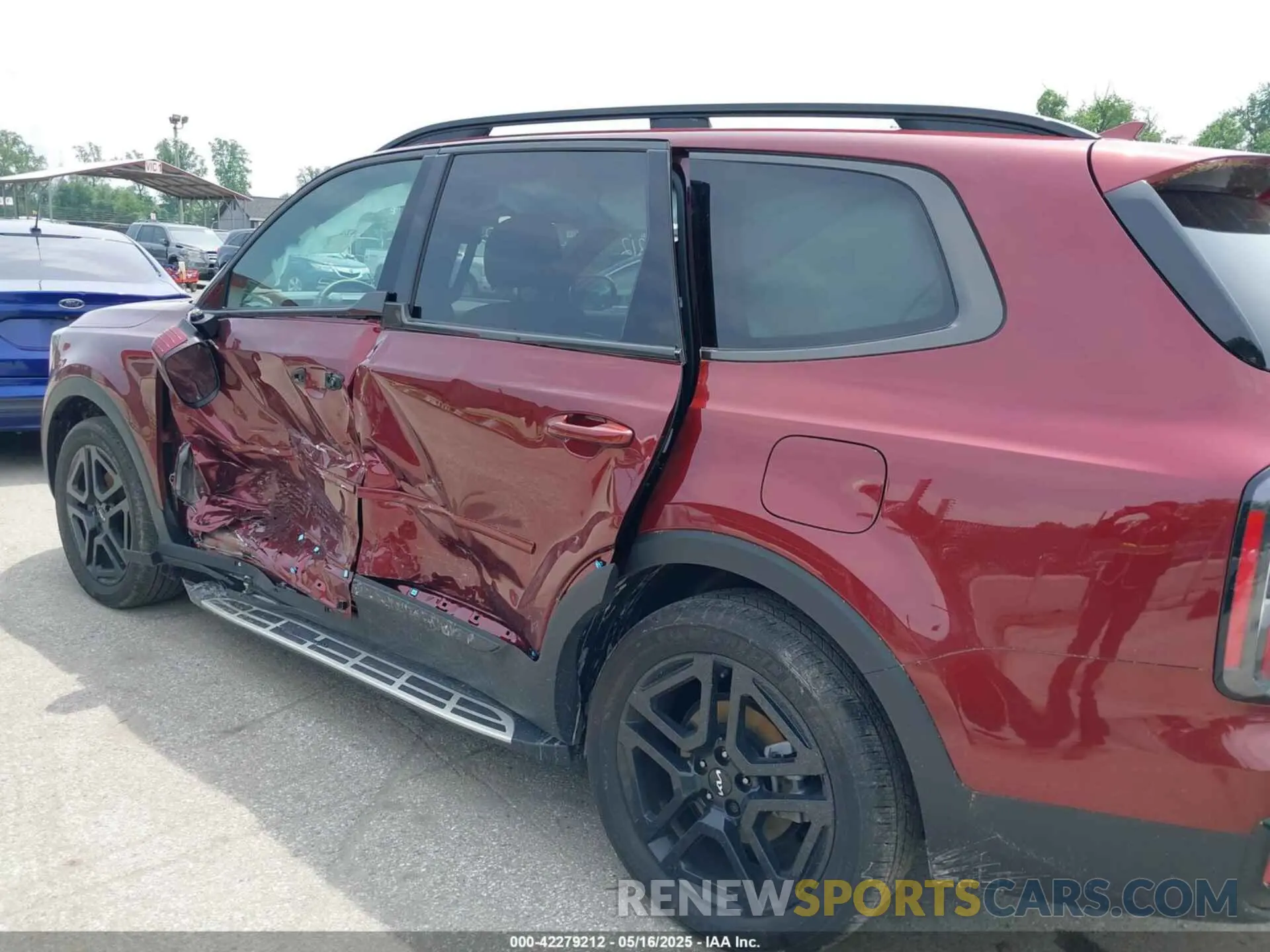 17 Photograph of a damaged car 5XYP3DGC6RG435643 KIA TELLURIDE 2024