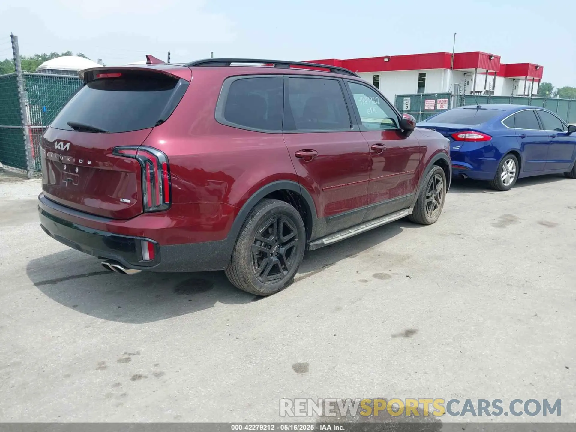 4 Photograph of a damaged car 5XYP3DGC6RG435643 KIA TELLURIDE 2024