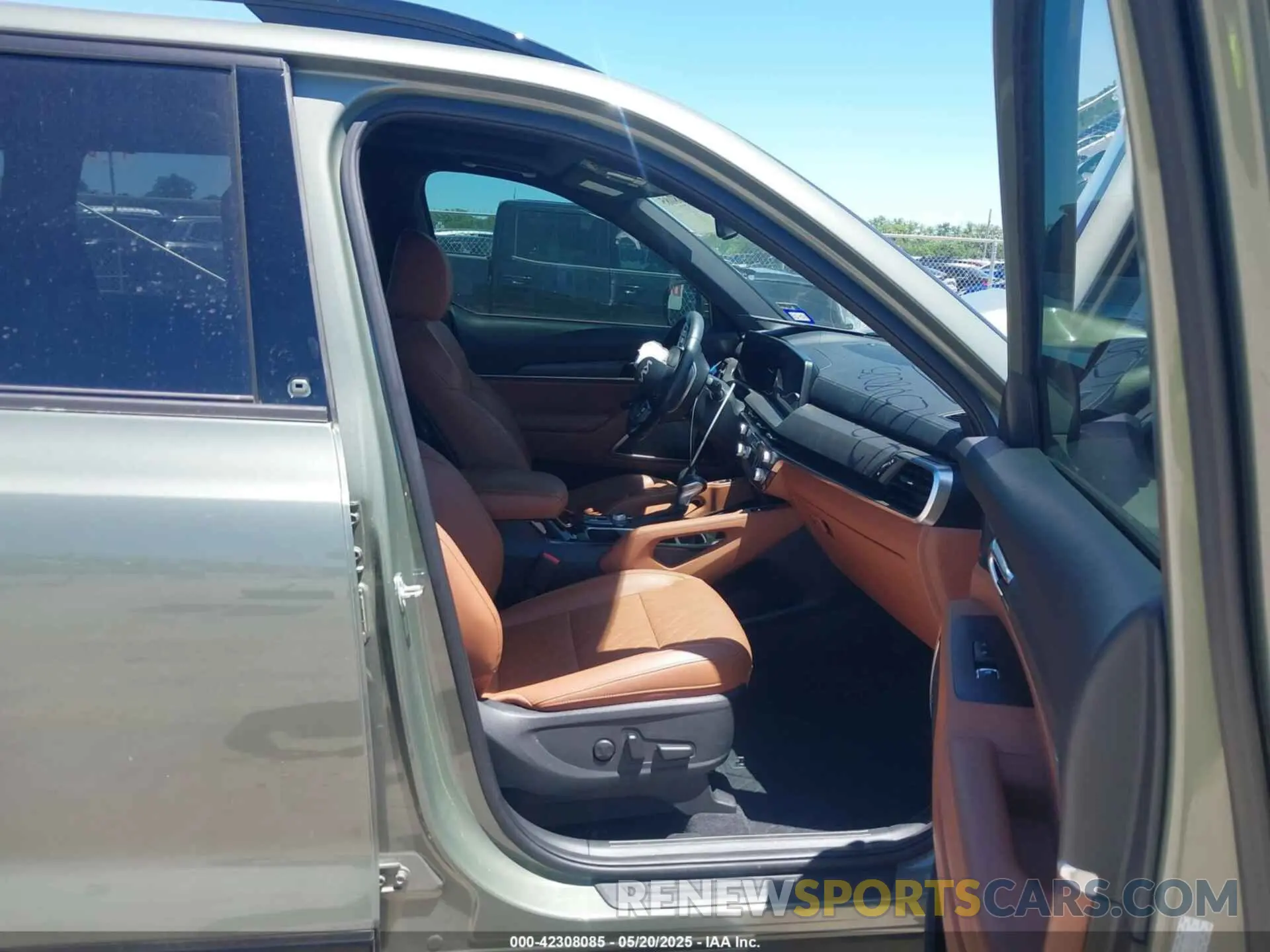 5 Photograph of a damaged car 5XYP3DGC8RG441640 KIA TELLURIDE 2024