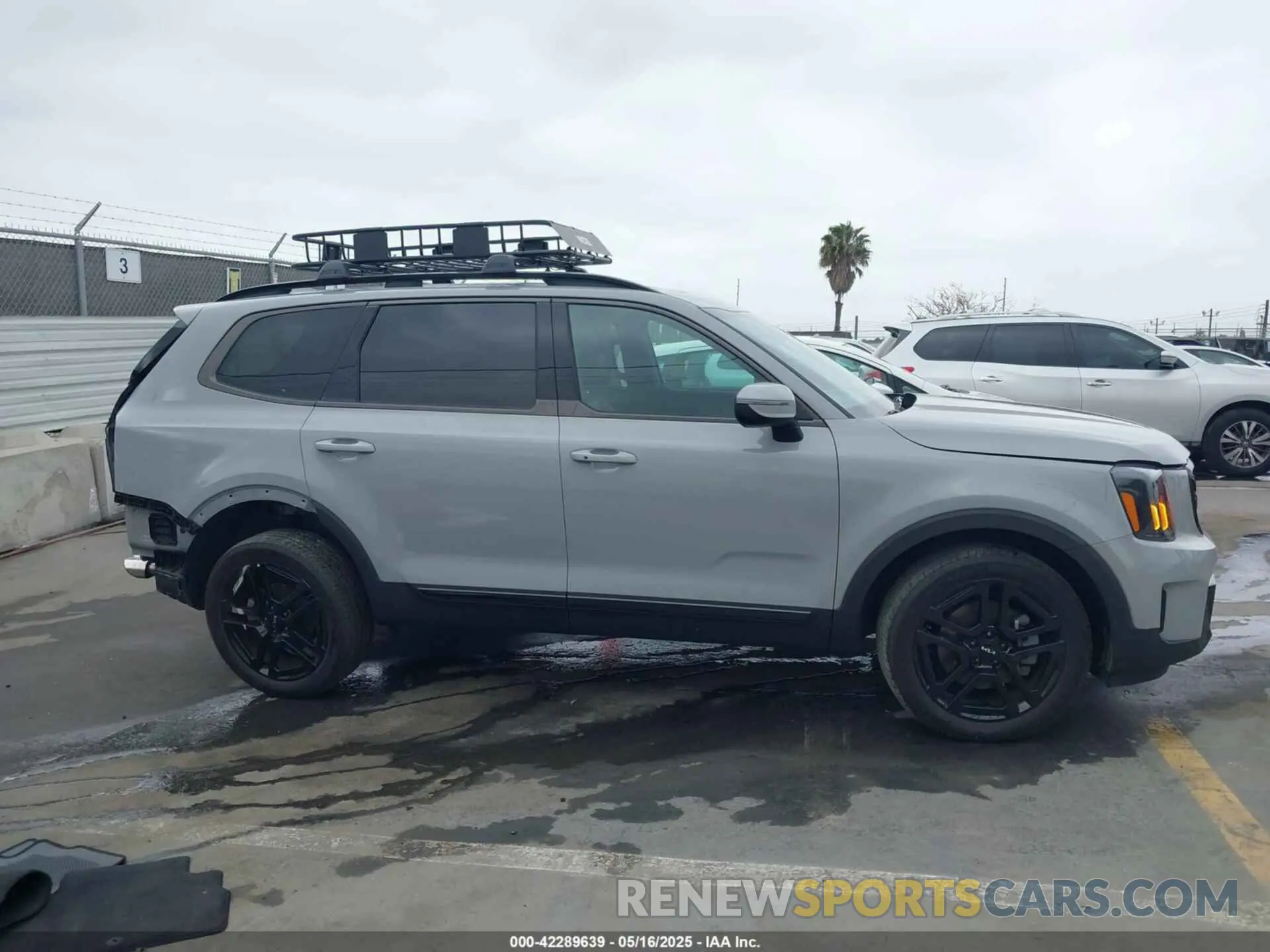 14 Photograph of a damaged car 5XYP3DGC9RG464408 KIA TELLURIDE 2024