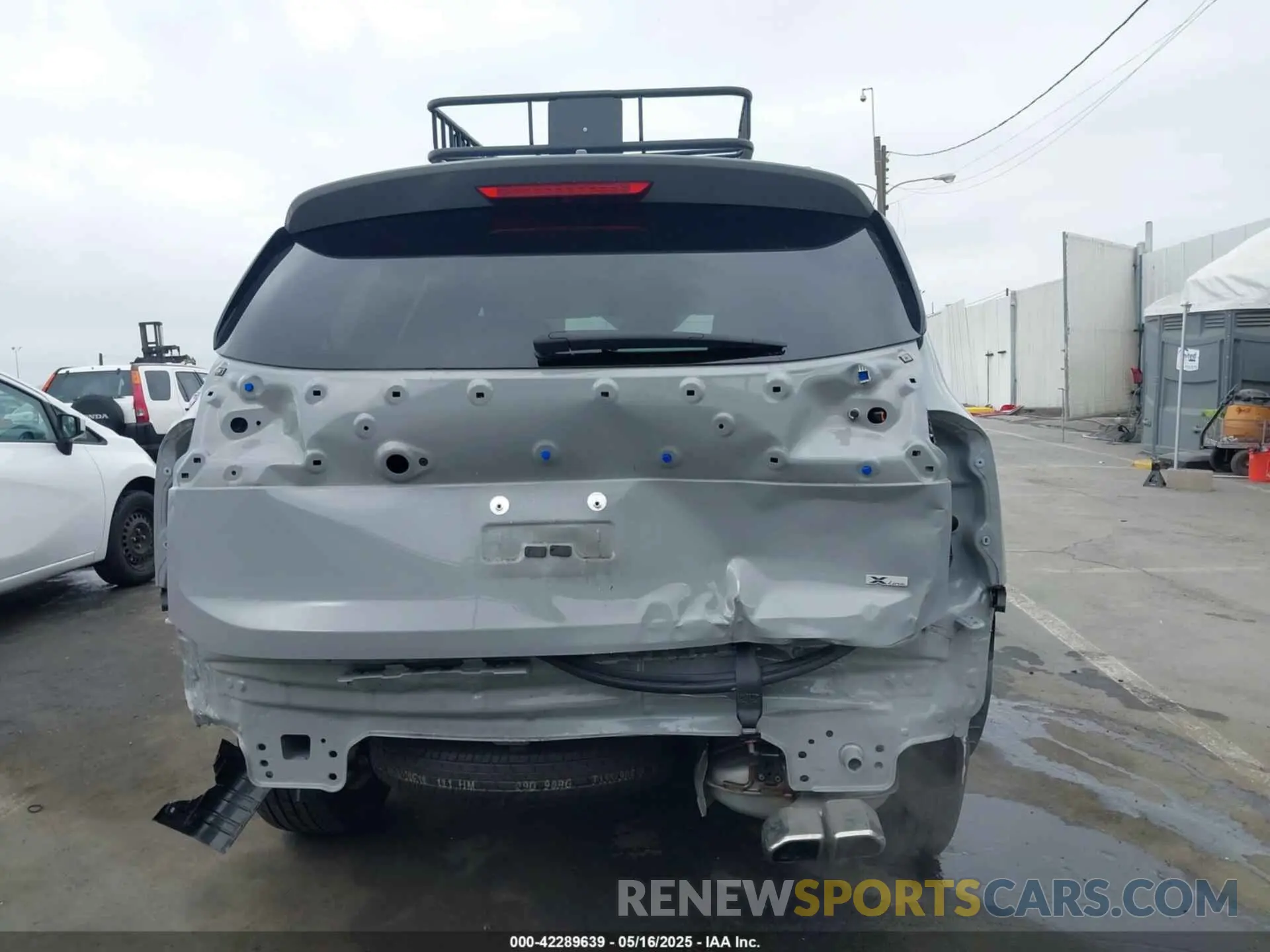 17 Photograph of a damaged car 5XYP3DGC9RG464408 KIA TELLURIDE 2024
