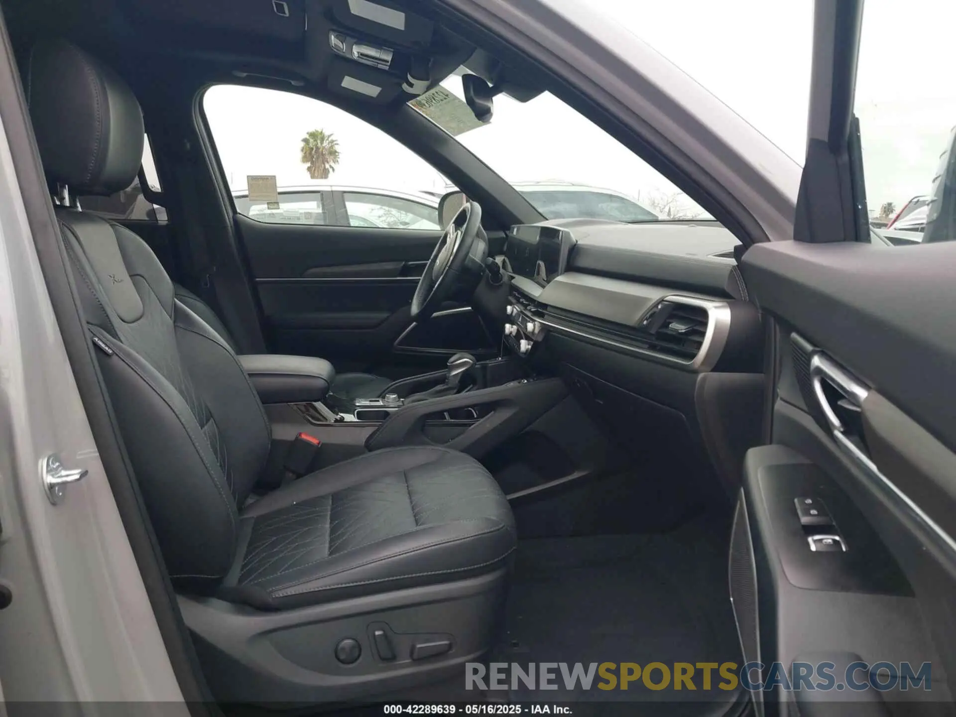 5 Photograph of a damaged car 5XYP3DGC9RG464408 KIA TELLURIDE 2024