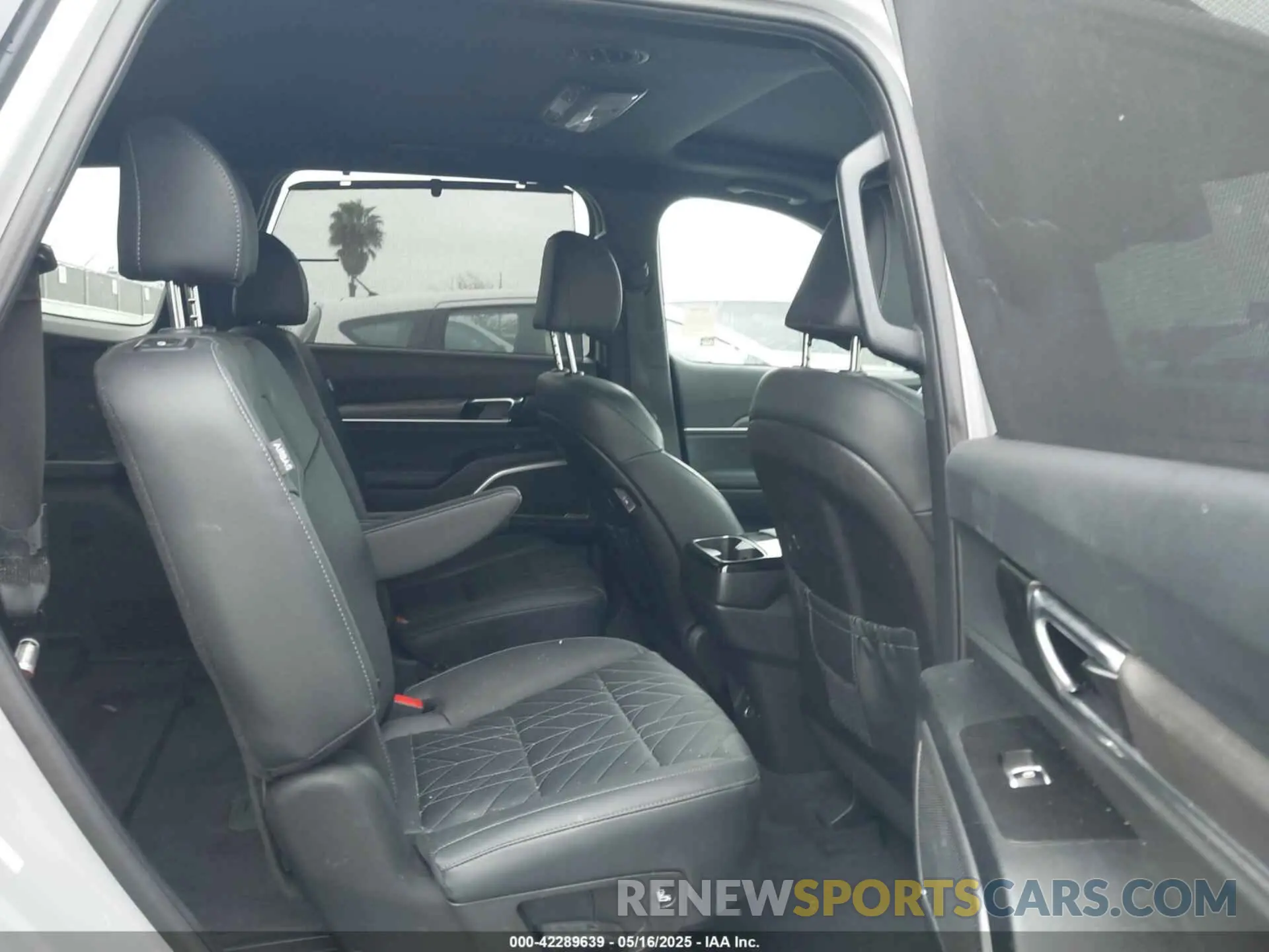 8 Photograph of a damaged car 5XYP3DGC9RG464408 KIA TELLURIDE 2024