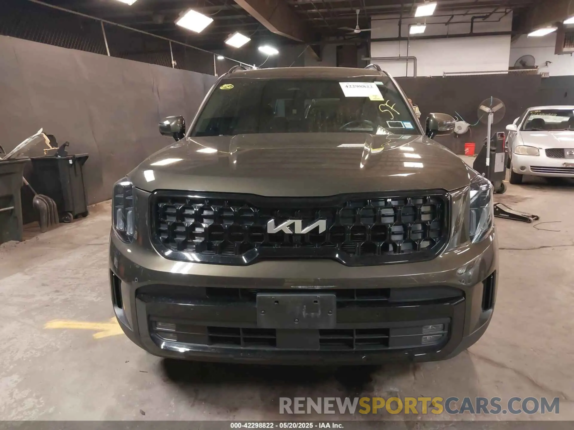 12 Photograph of a damaged car 5XYP5DGC0RG421909 KIA TELLURIDE 2024