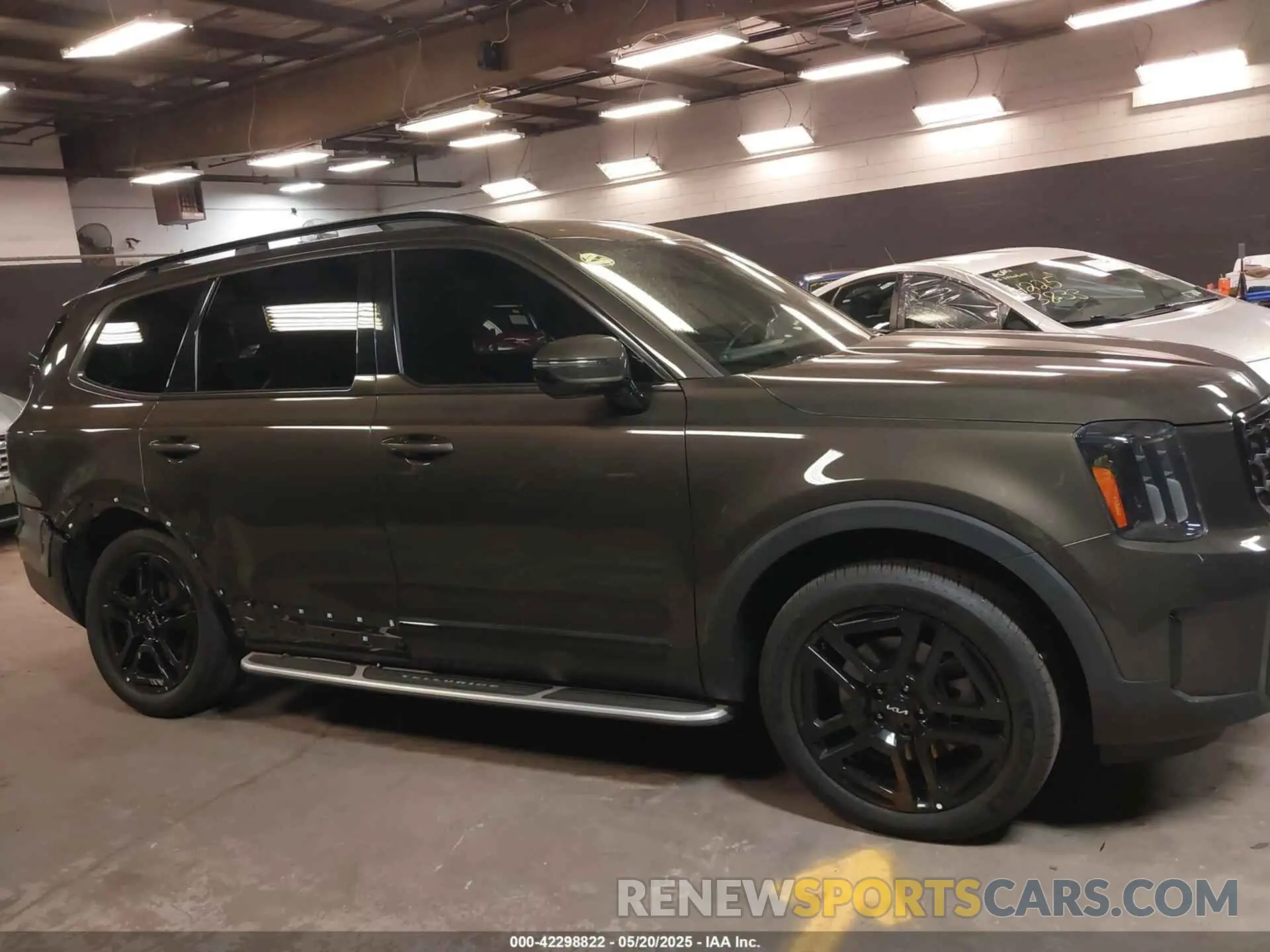 13 Photograph of a damaged car 5XYP5DGC0RG421909 KIA TELLURIDE 2024