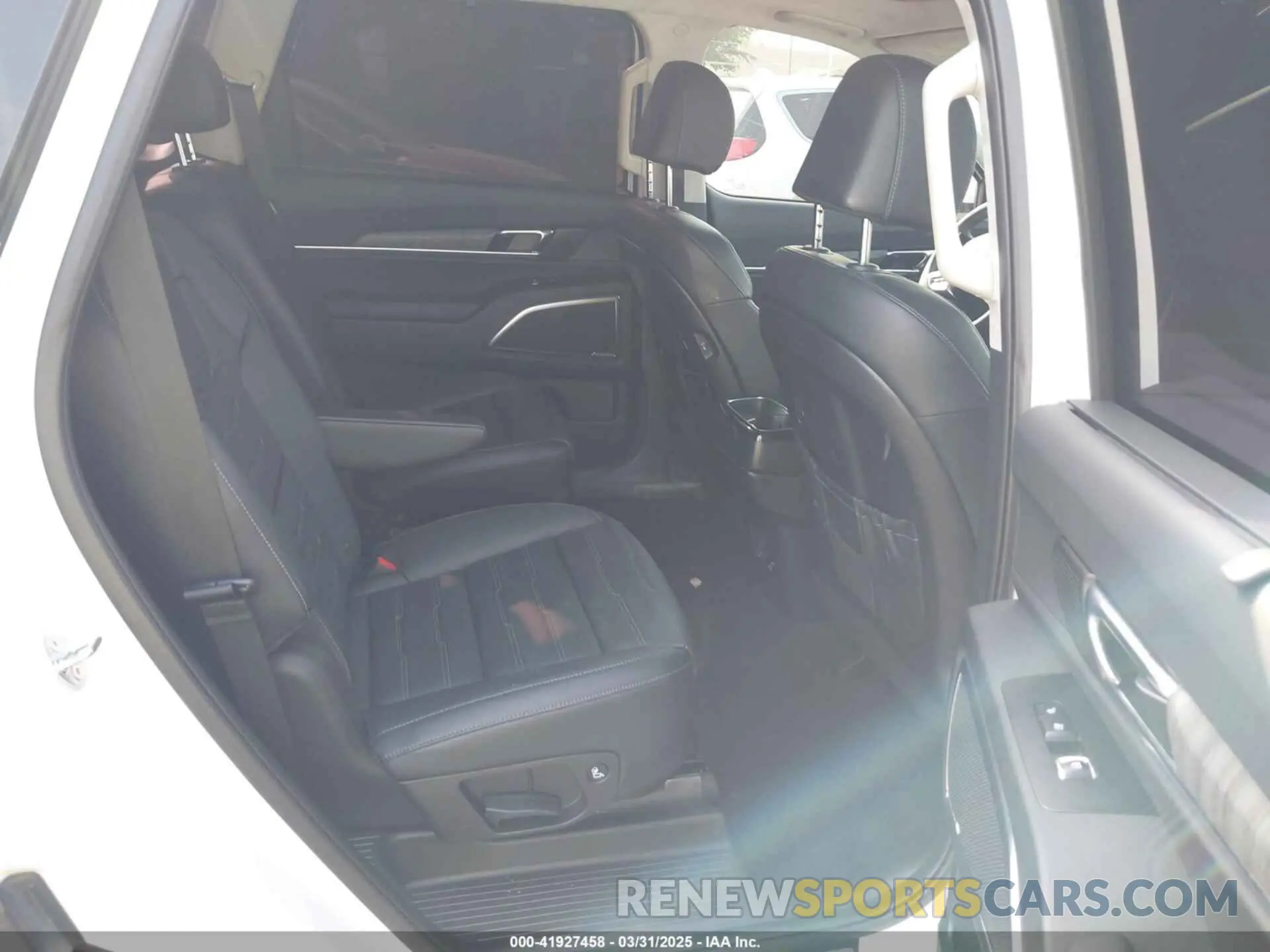 8 Photograph of a damaged car 5XYP5DGC0RG511416 KIA TELLURIDE 2024