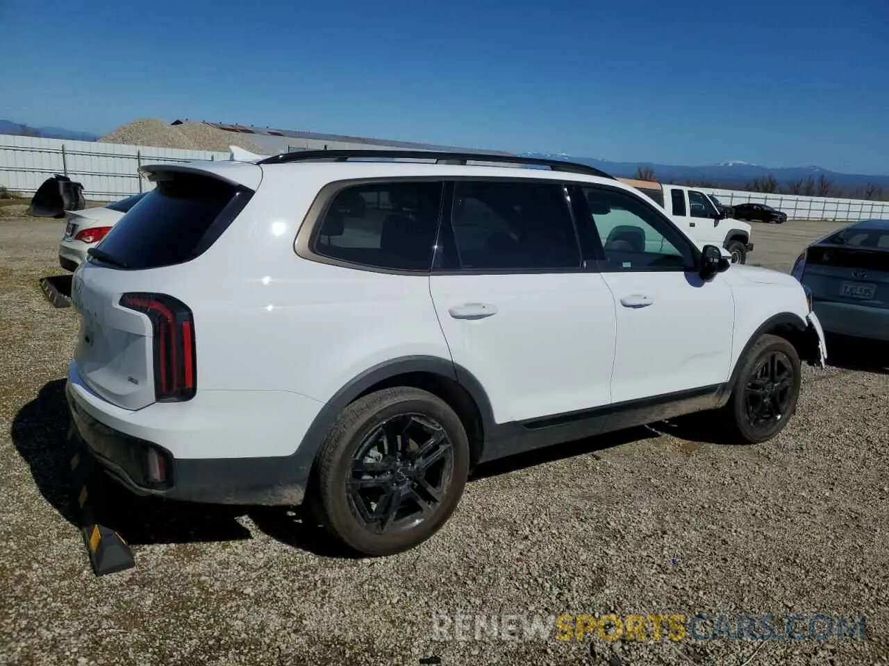 3 Photograph of a damaged car 5XYP5DGC1RG528869 KIA TELLURIDE 2024