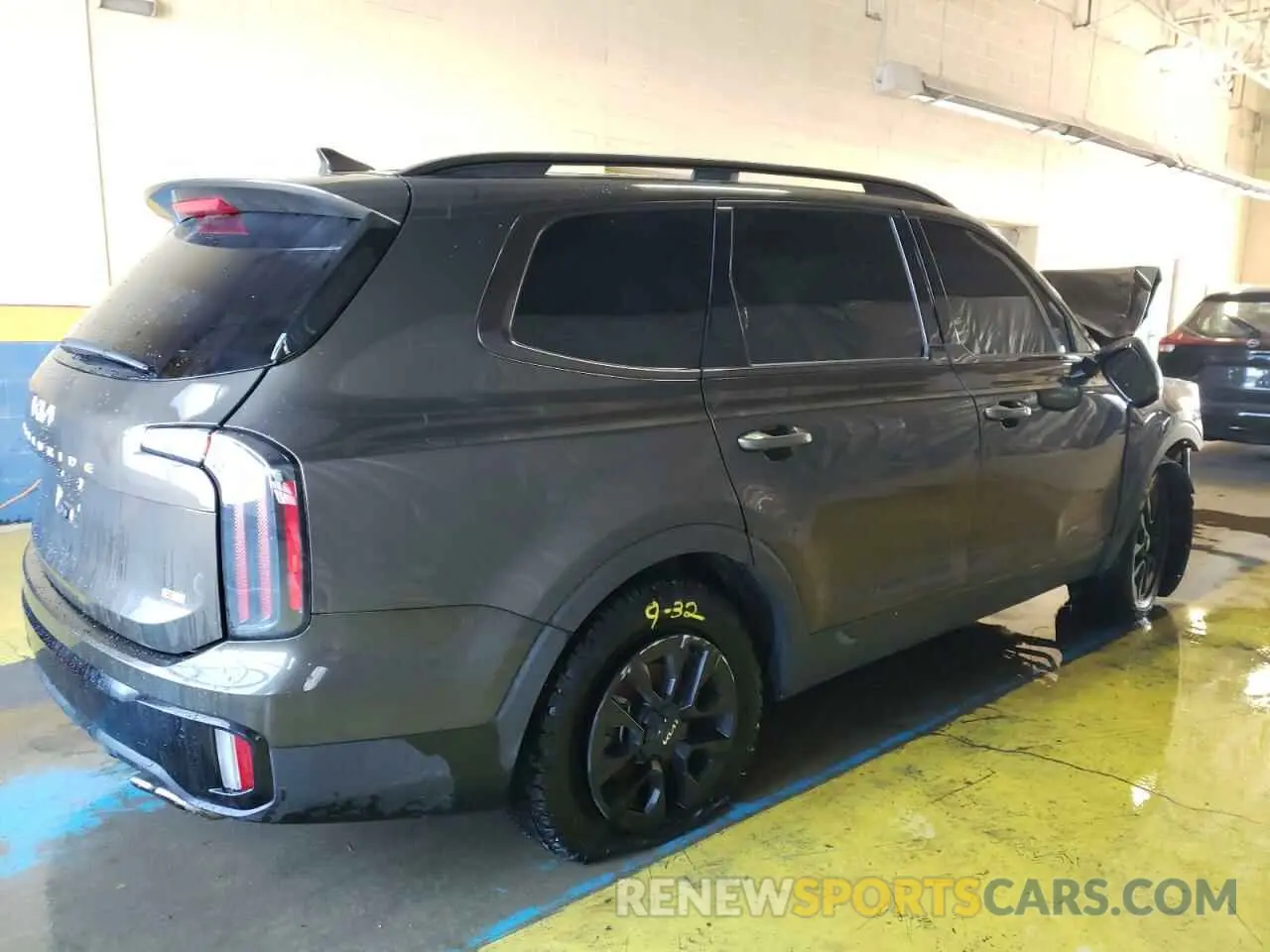 3 Photograph of a damaged car 5XYP5DGC3RG498967 KIA TELLURIDE 2024