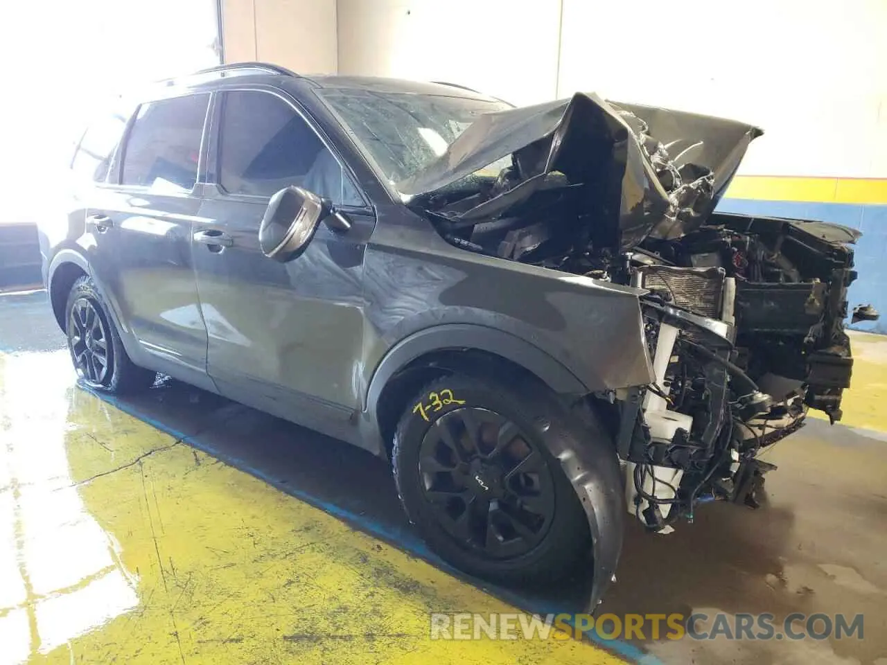 4 Photograph of a damaged car 5XYP5DGC3RG498967 KIA TELLURIDE 2024
