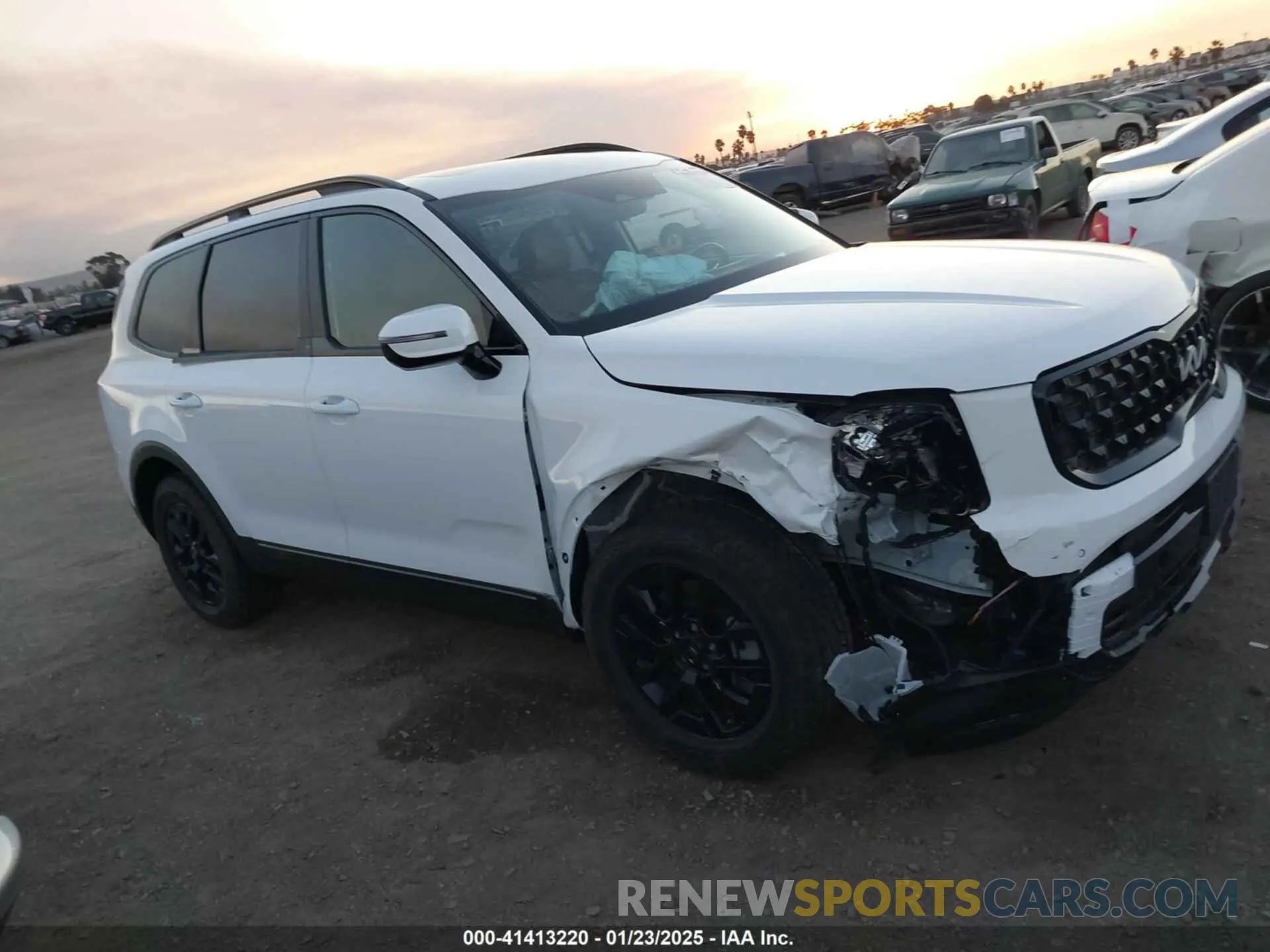 13 Photograph of a damaged car 5XYP5DGC5RG481698 KIA TELLURIDE 2024