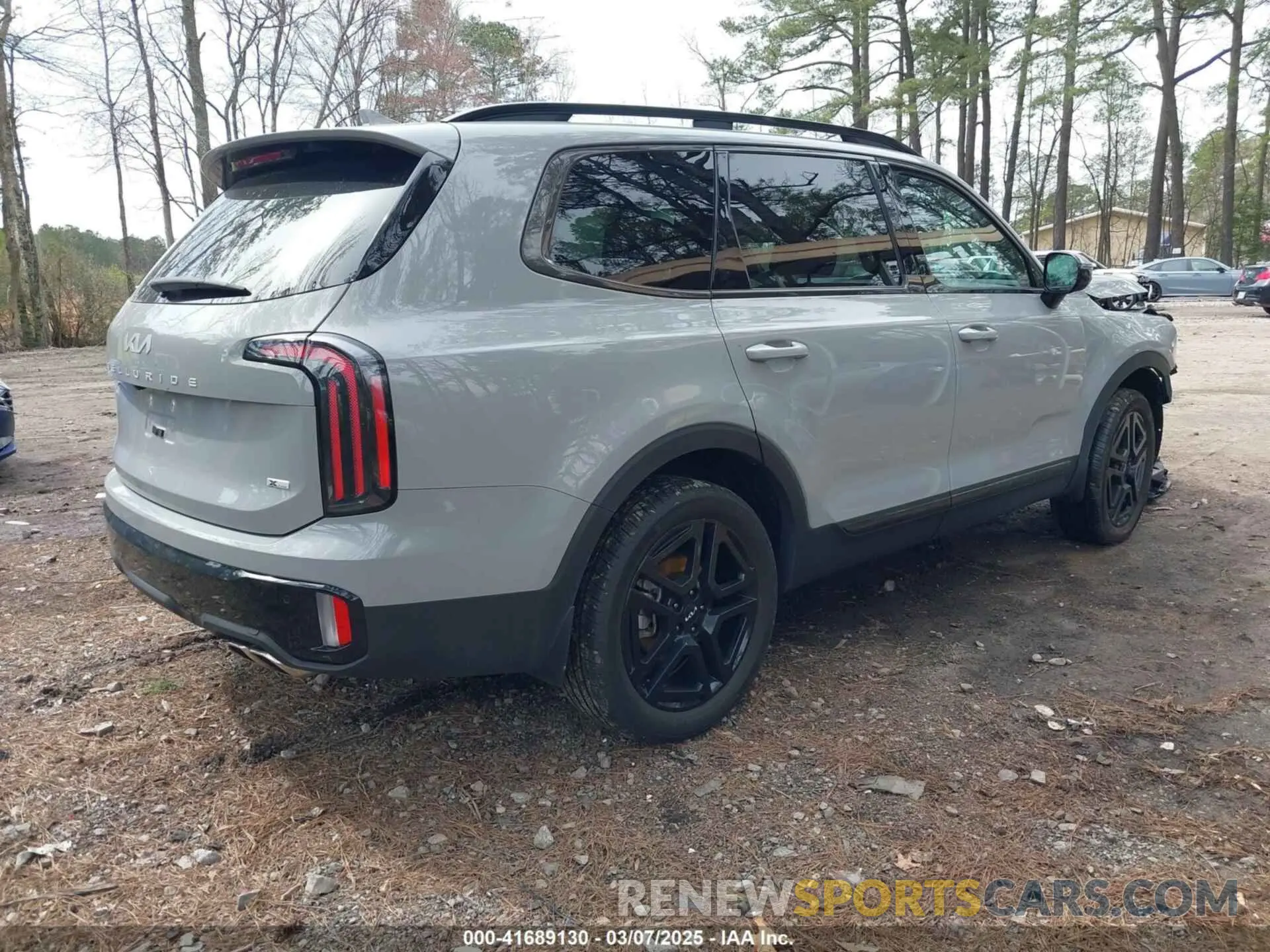 4 Photograph of a damaged car 5XYP5DGC5RG502887 KIA TELLURIDE 2024