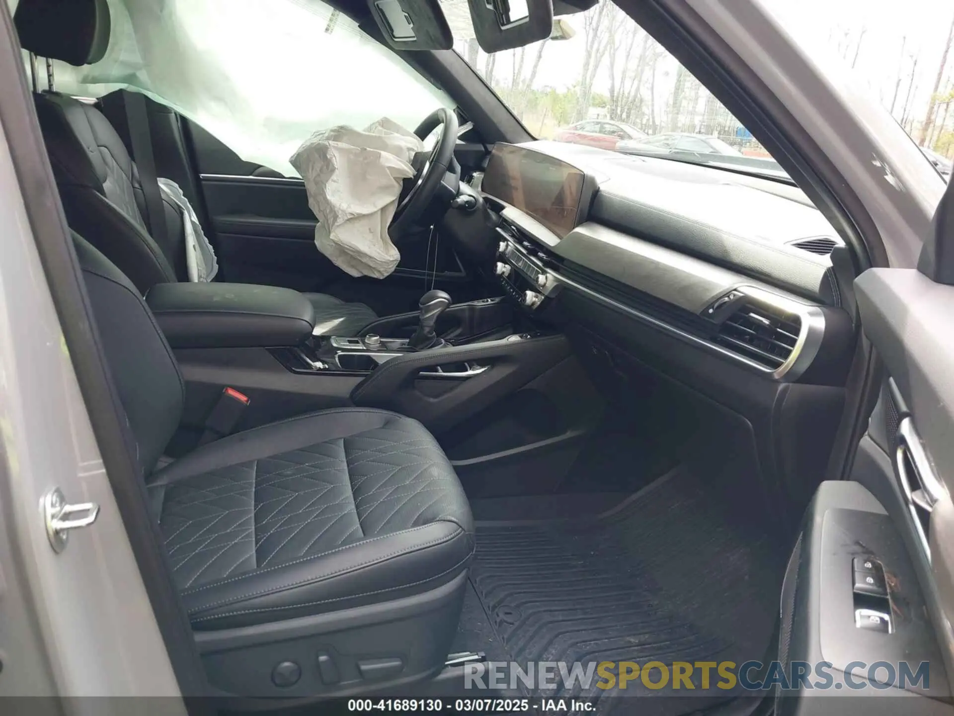 5 Photograph of a damaged car 5XYP5DGC5RG502887 KIA TELLURIDE 2024