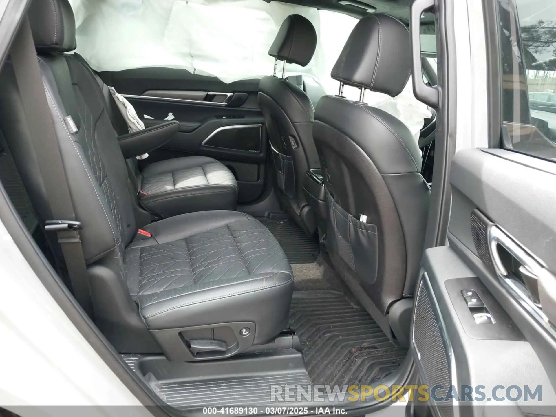 8 Photograph of a damaged car 5XYP5DGC5RG502887 KIA TELLURIDE 2024