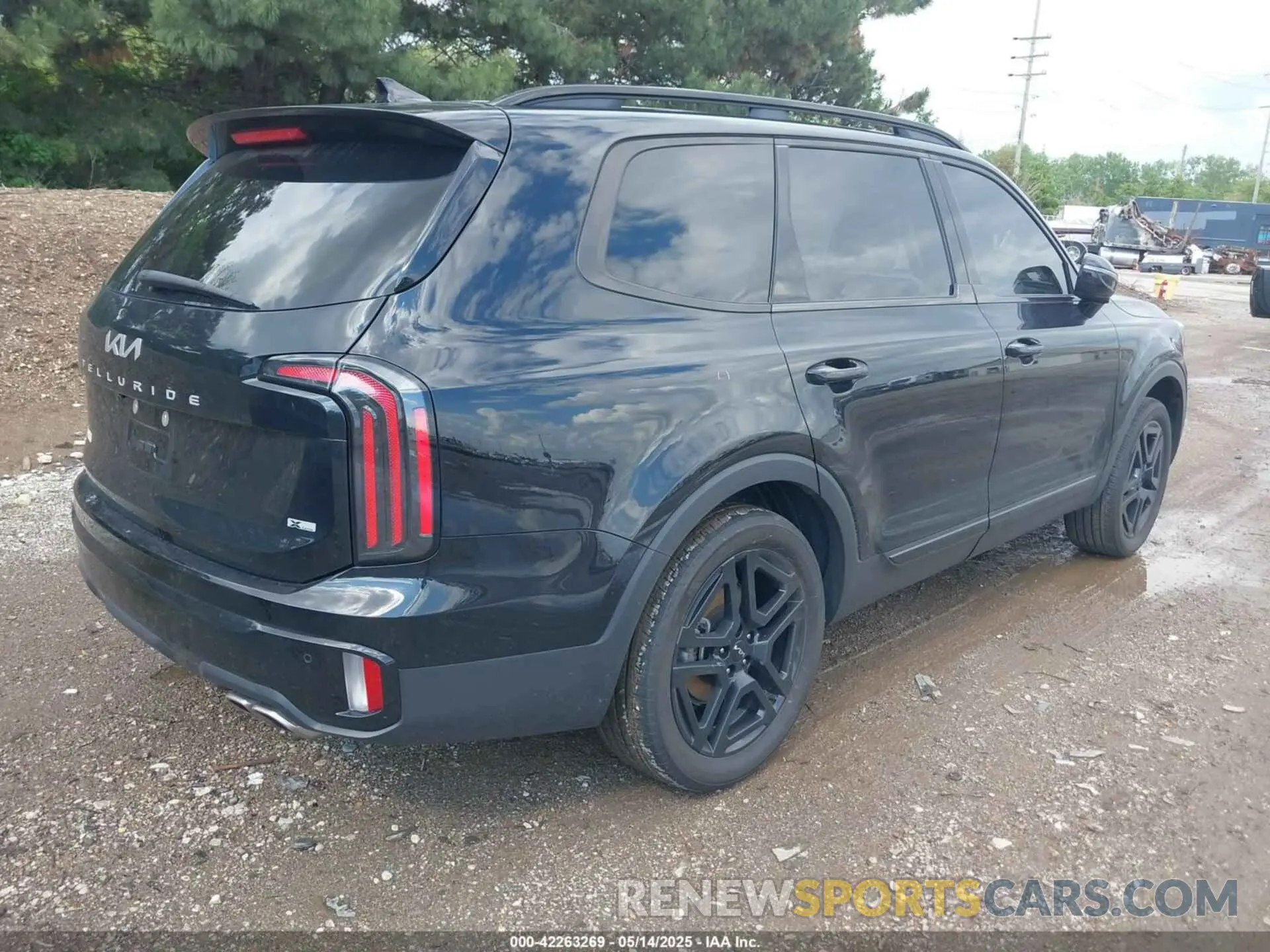 4 Photograph of a damaged car 5XYP5DGC7RG409708 KIA TELLURIDE 2024