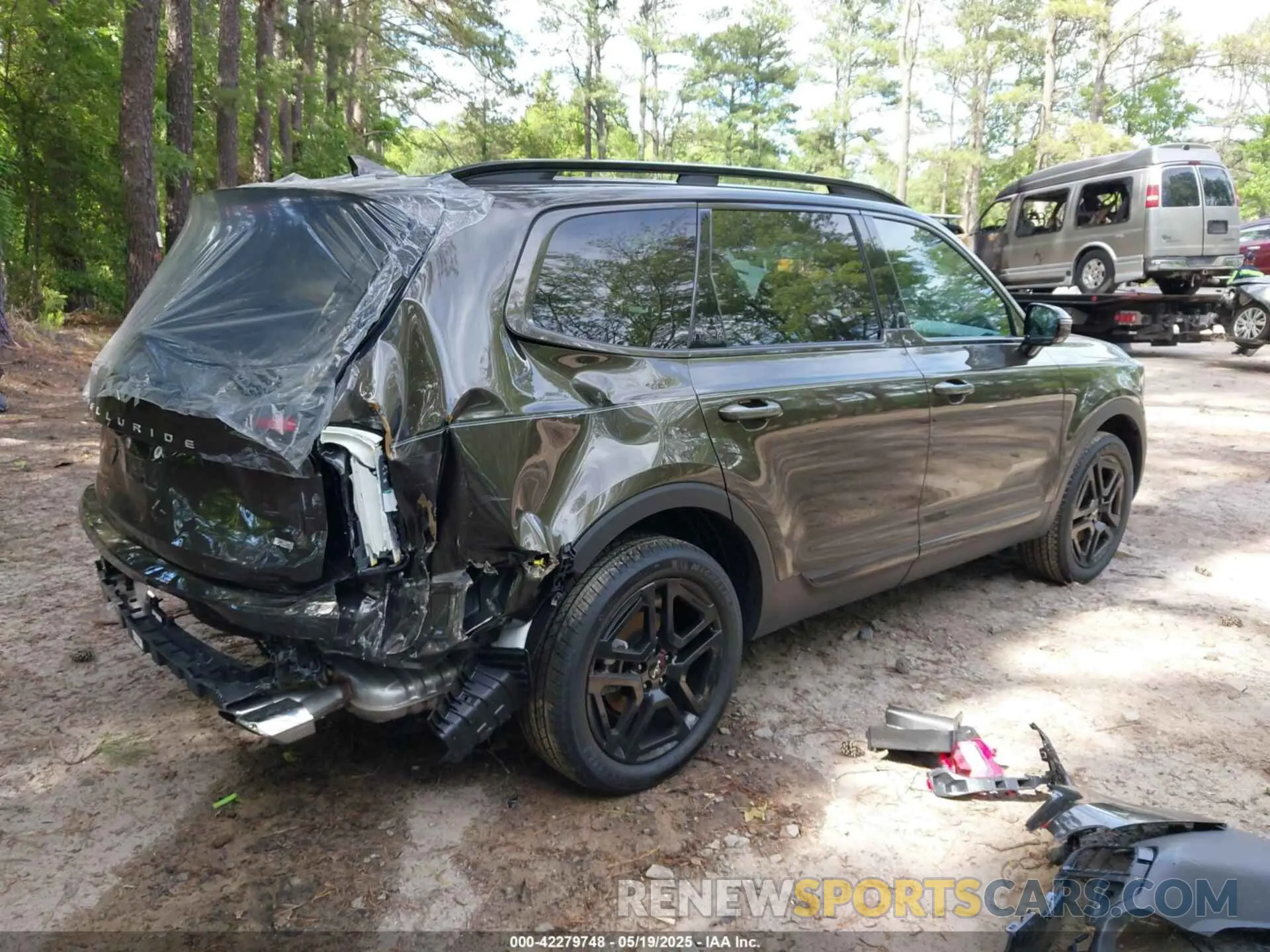 4 Photograph of a damaged car 5XYP5DGC8RG530005 KIA TELLURIDE 2024