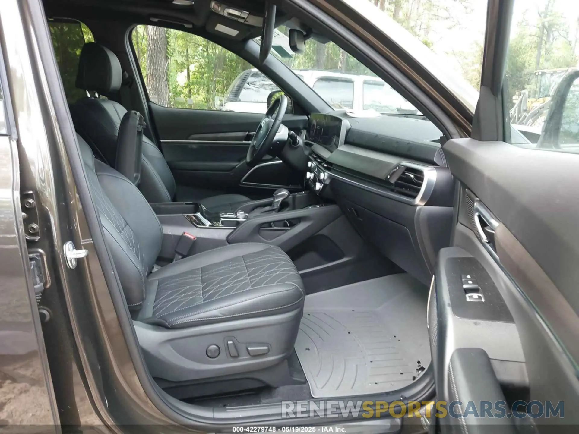 5 Photograph of a damaged car 5XYP5DGC8RG530005 KIA TELLURIDE 2024