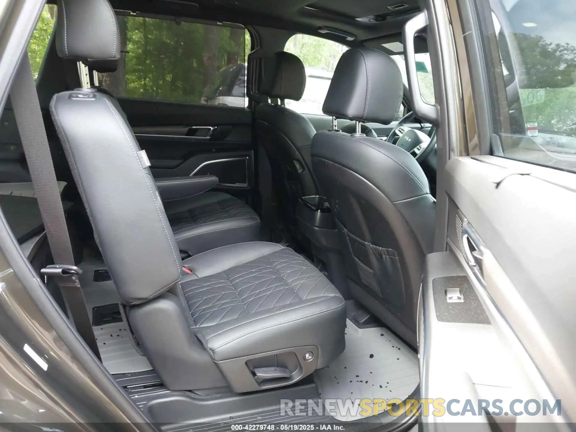 8 Photograph of a damaged car 5XYP5DGC8RG530005 KIA TELLURIDE 2024