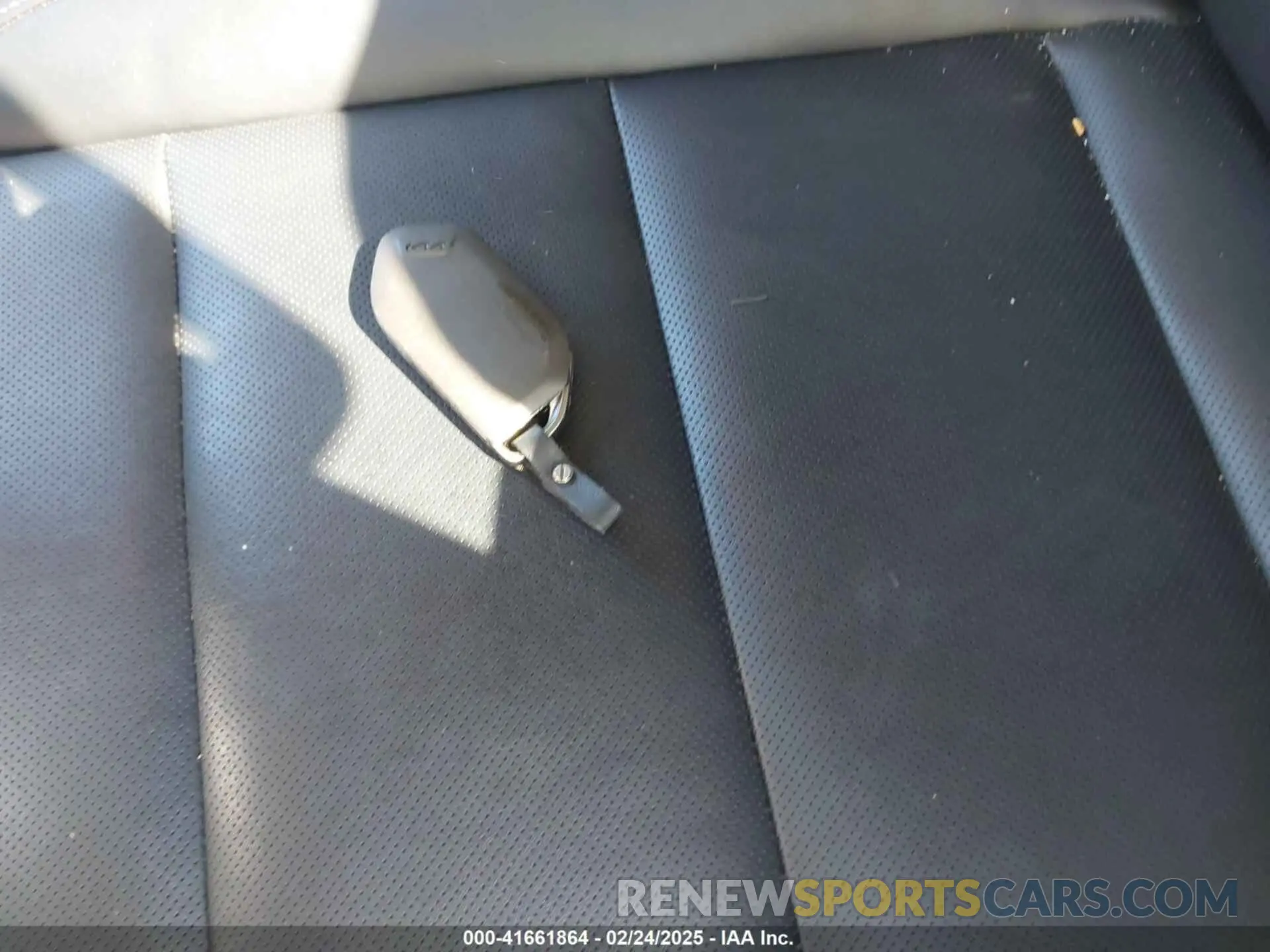 11 Photograph of a damaged car 5XYP64GC0RG527984 KIA TELLURIDE 2024