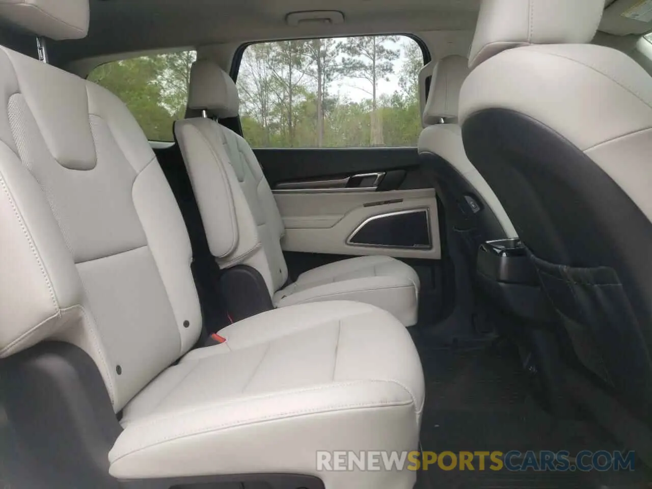 11 Photograph of a damaged car 5XYP64GC5RG551861 KIA TELLURIDE 2024