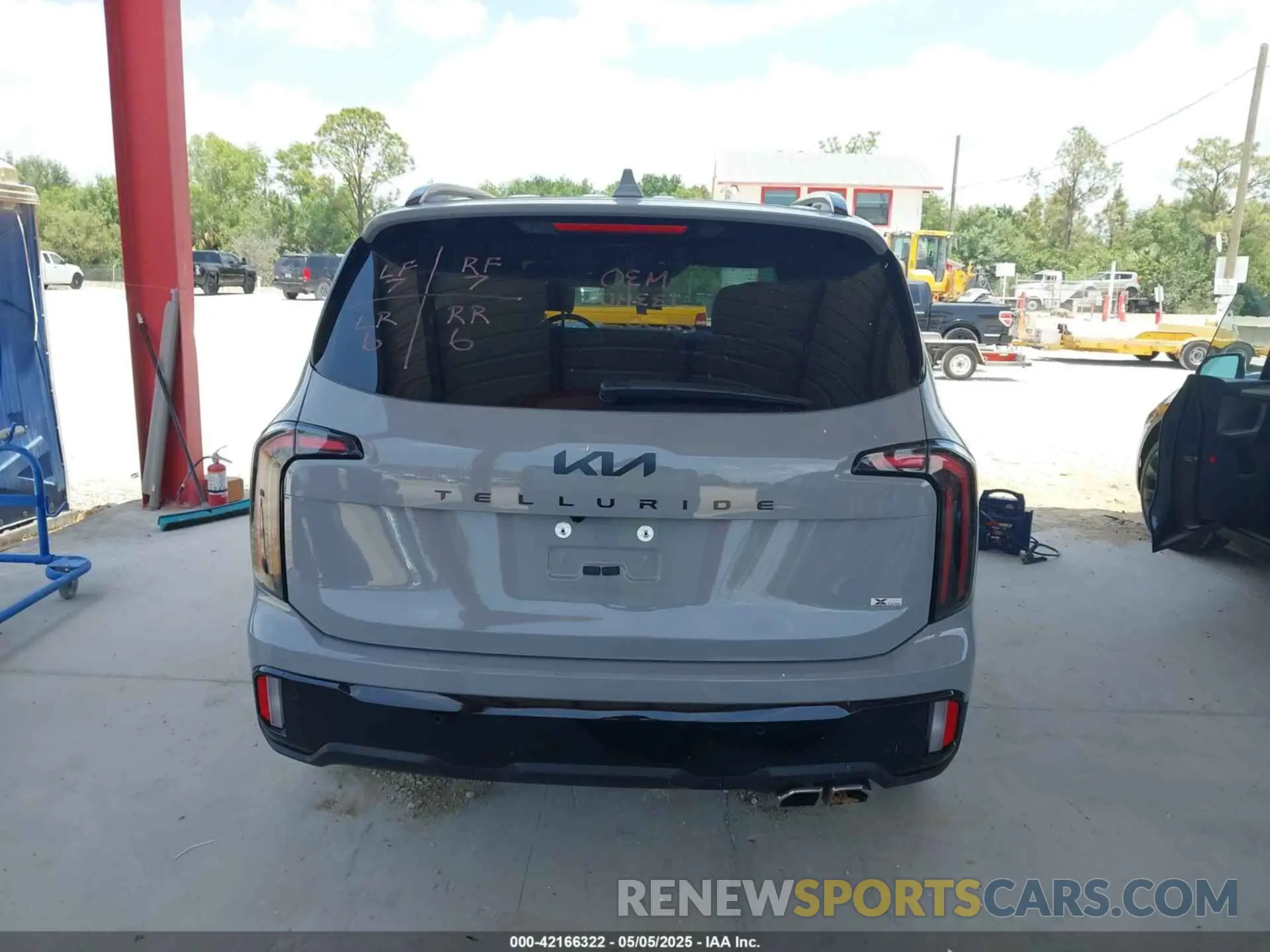 16 Photograph of a damaged car 5XYP5DGC1SG568536 KIA TELLURIDE 2025