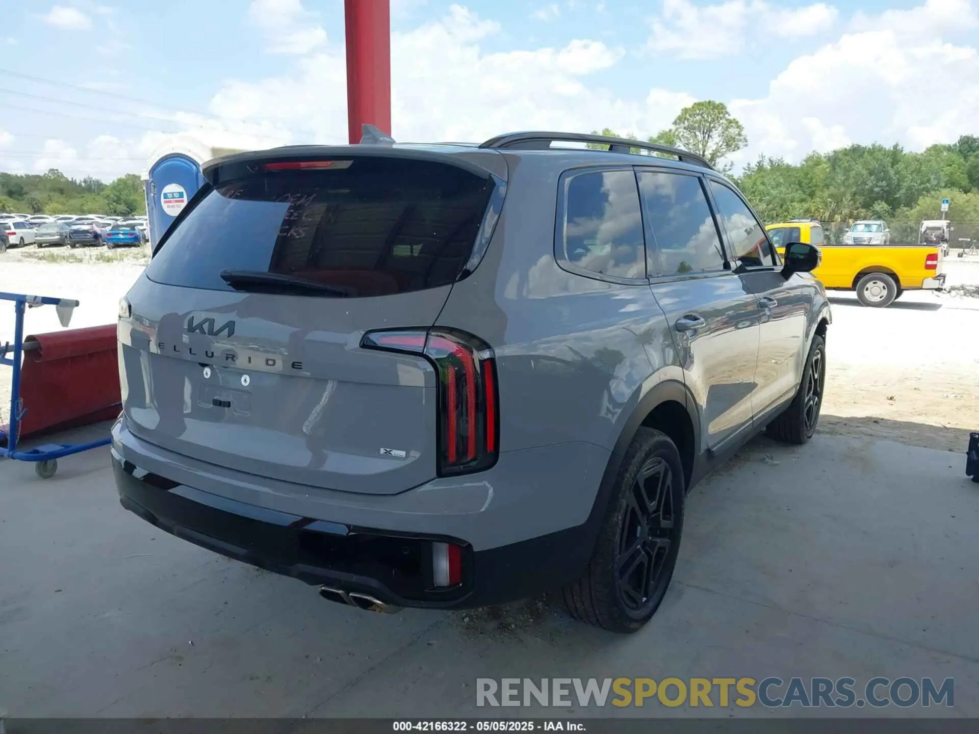 4 Photograph of a damaged car 5XYP5DGC1SG568536 KIA TELLURIDE 2025
