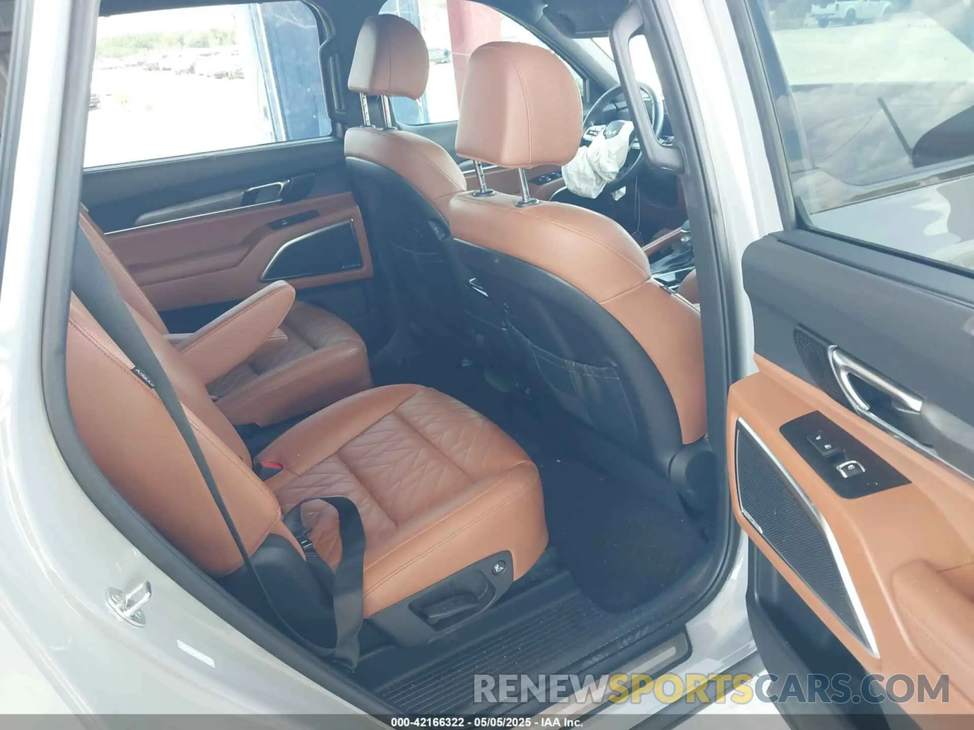 8 Photograph of a damaged car 5XYP5DGC1SG568536 KIA TELLURIDE 2025