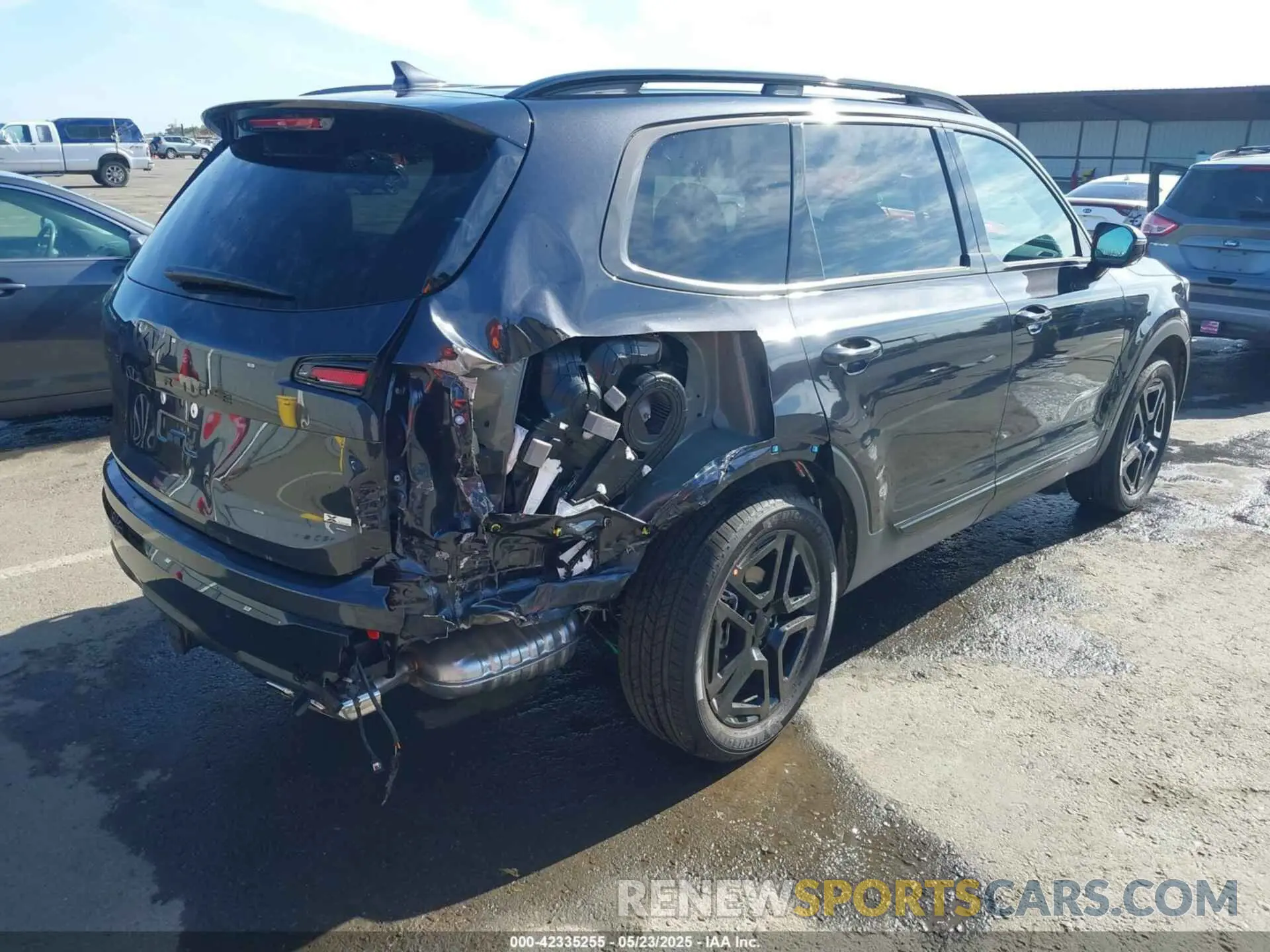 4 Photograph of a damaged car 5XYP5DGCXSG621069 KIA TELLURIDE 2025