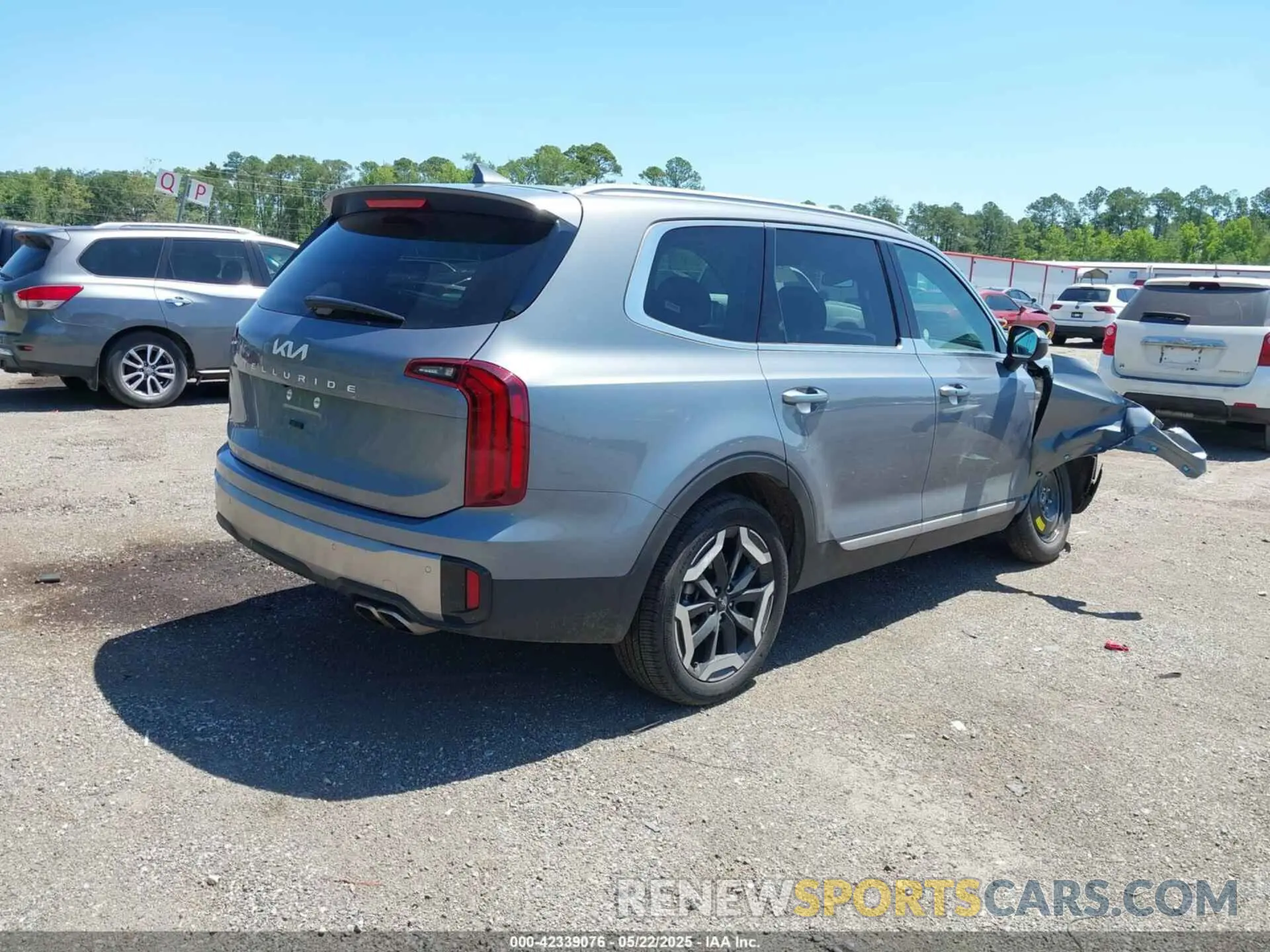 4 Photograph of a damaged car 5XYP64GC0SG589567 KIA TELLURIDE 2025