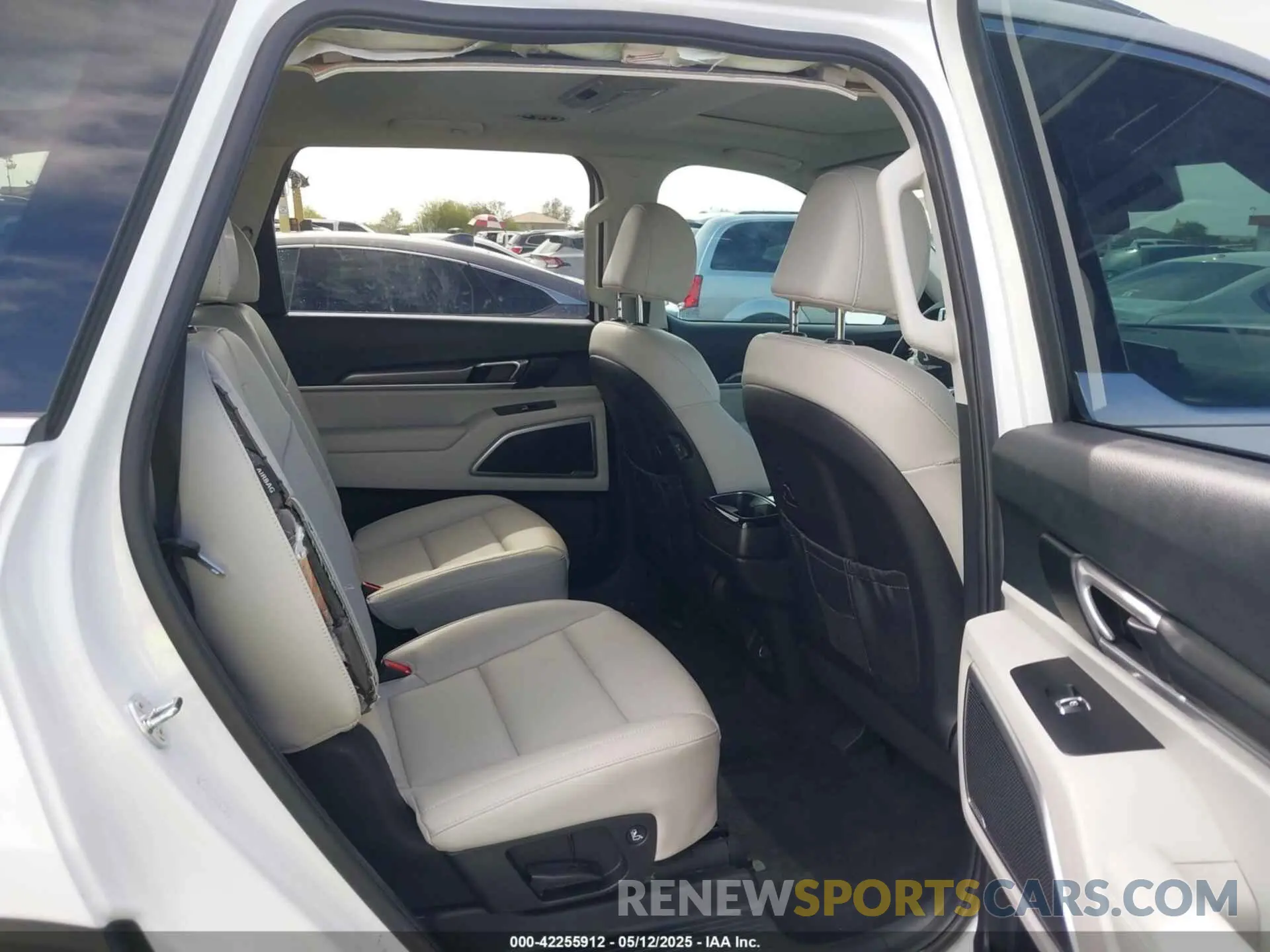 8 Photograph of a damaged car 5XYP64GC2SG571197 KIA TELLURIDE 2025