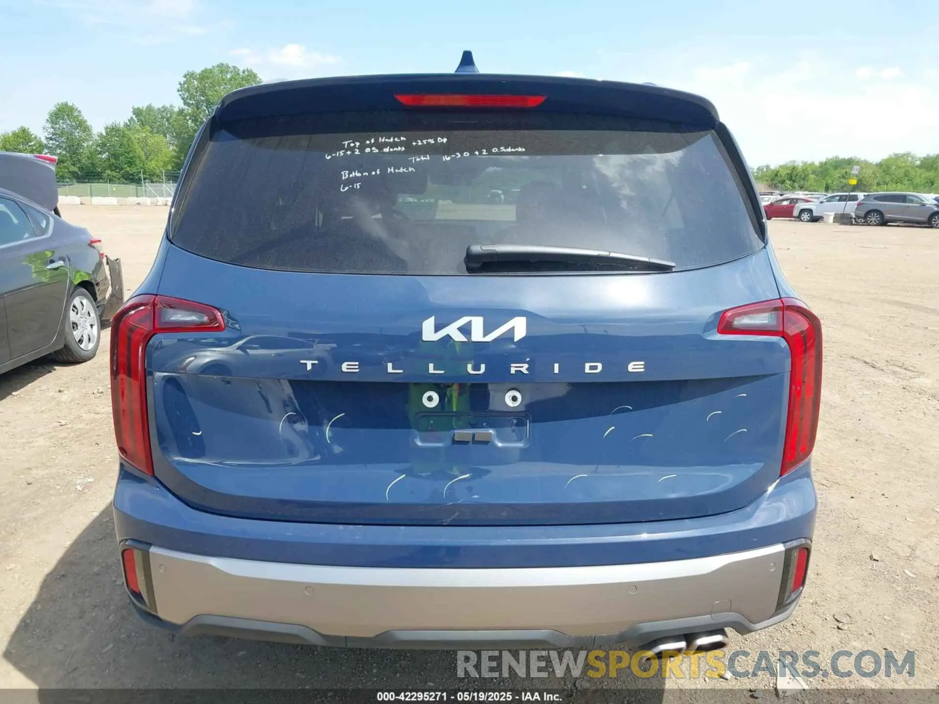 16 Photograph of a damaged car 5XYP64GC6SG581215 KIA TELLURIDE 2025