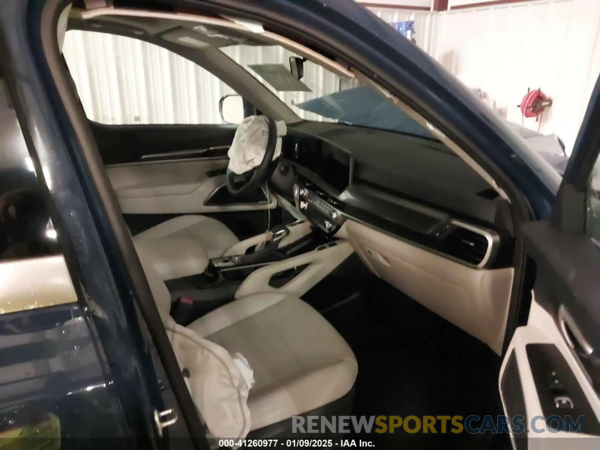 5 Photograph of a damaged car 5XYP6DGC3SG579521 KIA TELLURIDE 2025