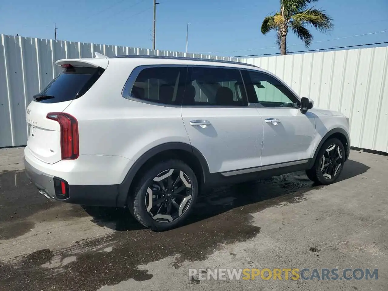 3 Photograph of a damaged car 5XYP6DGC3SG589210 KIA TELLURIDE 2025