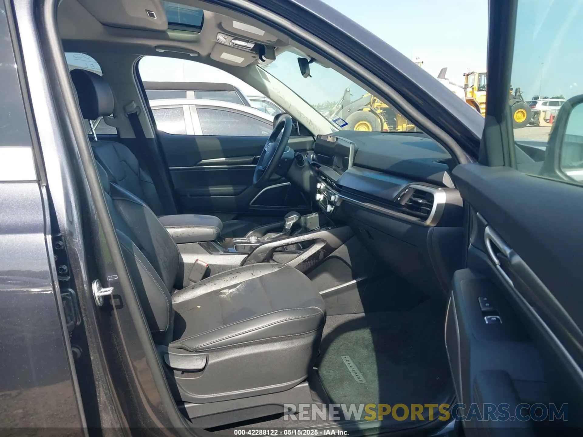 5 Photograph of a damaged car 5XYP6DGC4SG604345 KIA TELLURIDE 2025