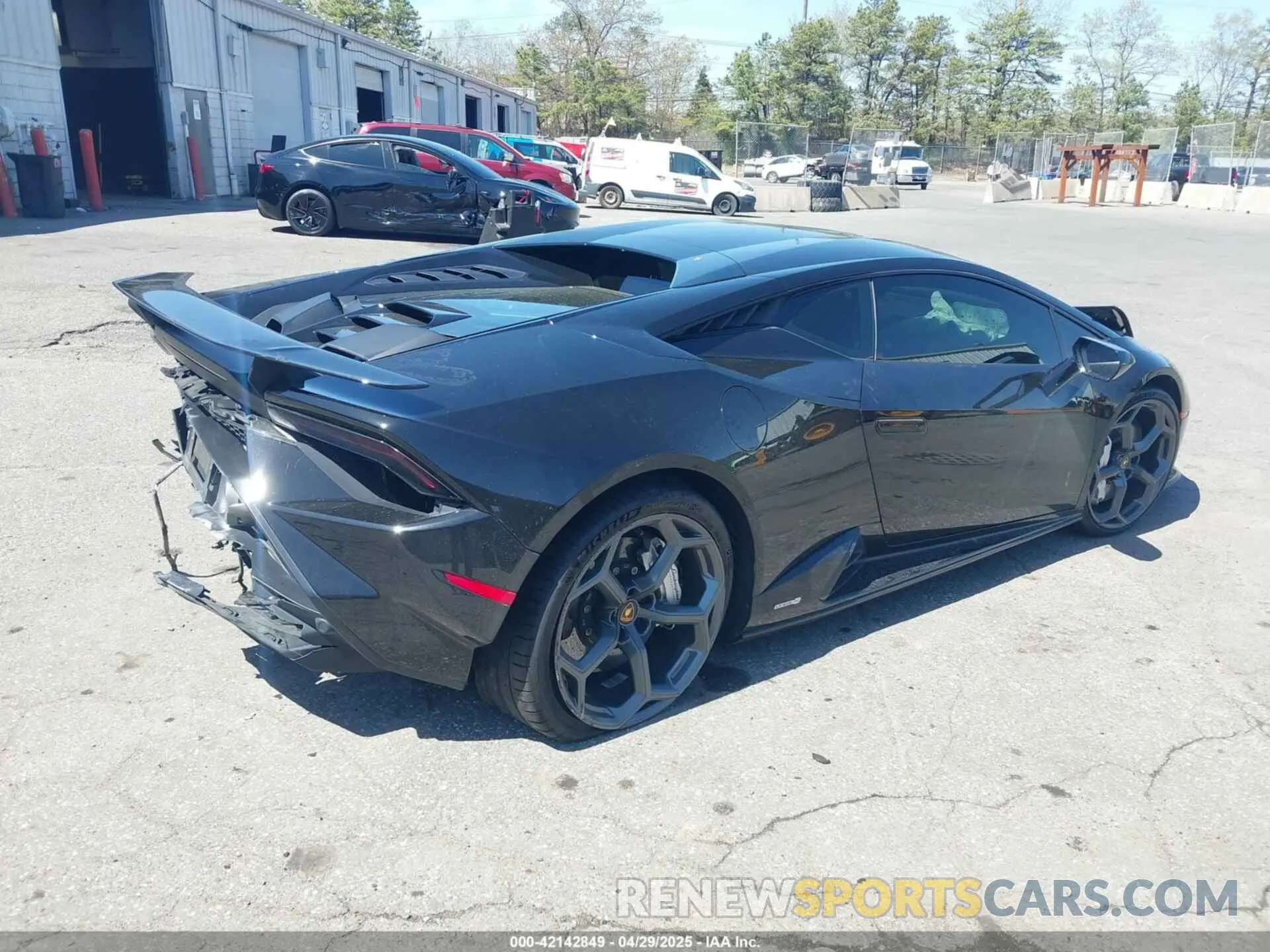4 Фотография поврежденного автомобиля ZHWCB6ZF7PLA23361 LAMBORGHINI HURACAN 2023