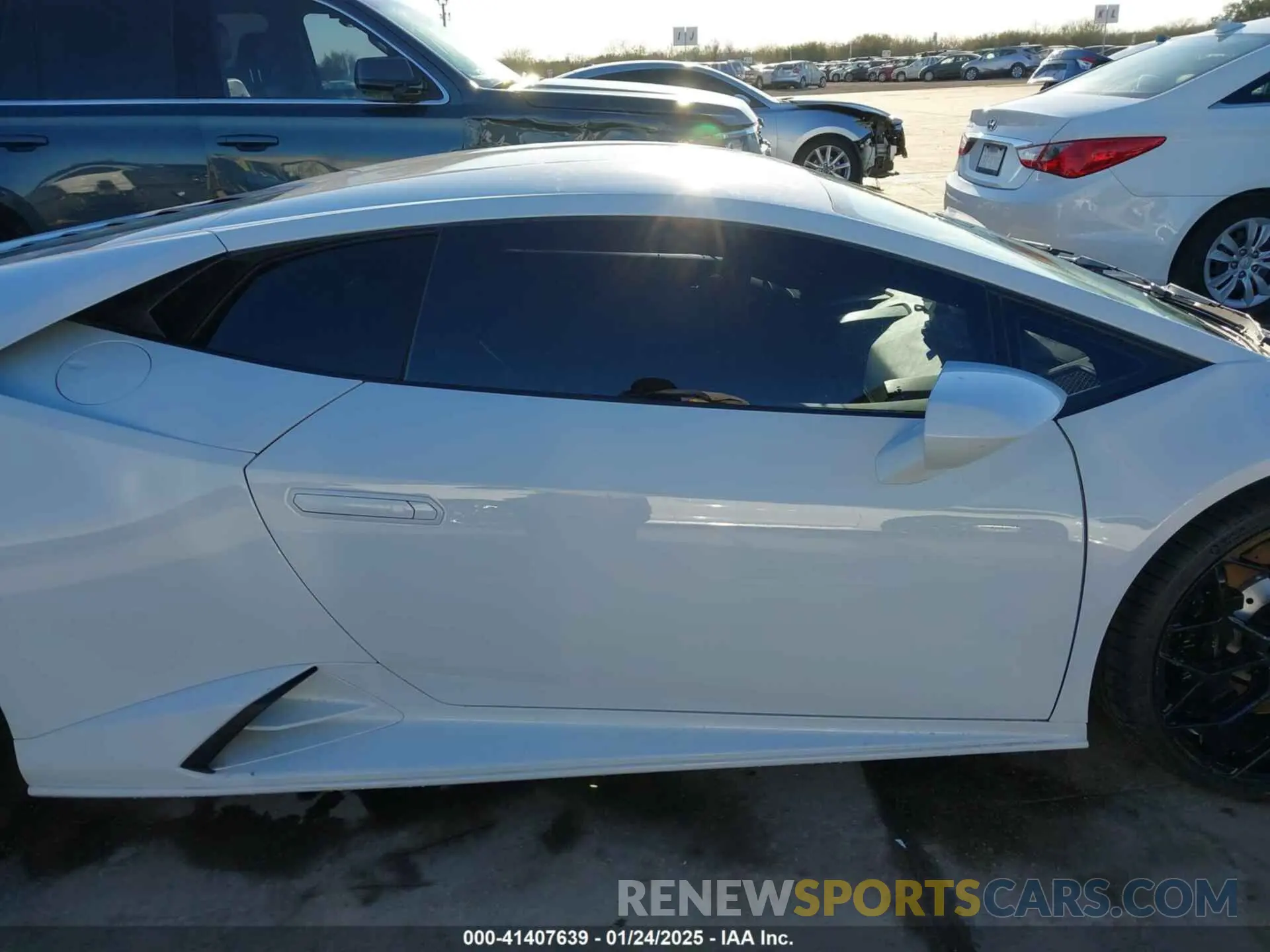 14 Photograph of a damaged car ZHWUF5ZF7MLA16358 LAMBORGHINI HURACAN EVO 2021