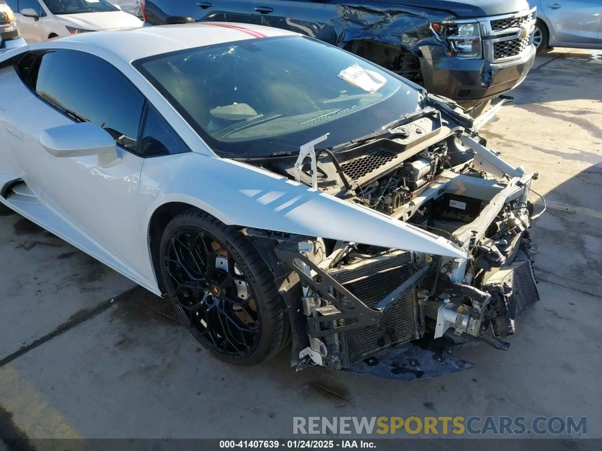 18 Photograph of a damaged car ZHWUF5ZF7MLA16358 LAMBORGHINI HURACAN EVO 2021