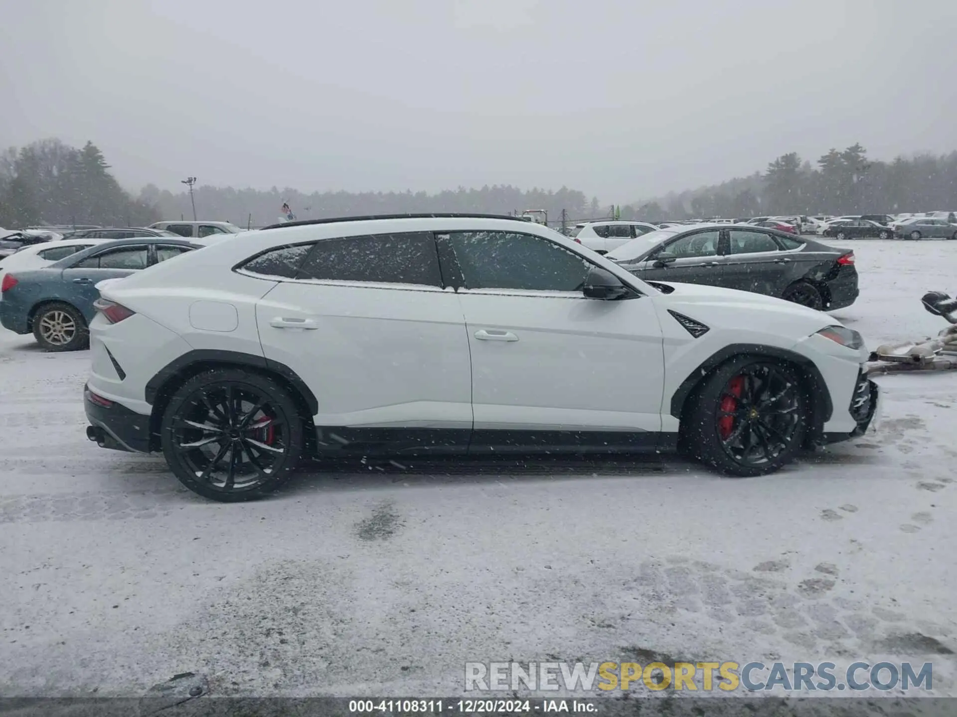 13 Photograph of a damaged car ZPBUA1ZL0KLA02164 LAMBORGHINI URUS 2019