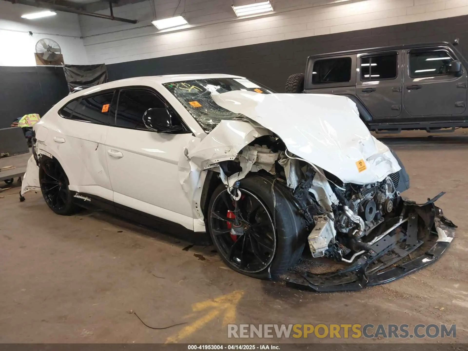1 Photograph of a damaged car ZPBUA1ZL2KLA02084 LAMBORGHINI URUS 2019