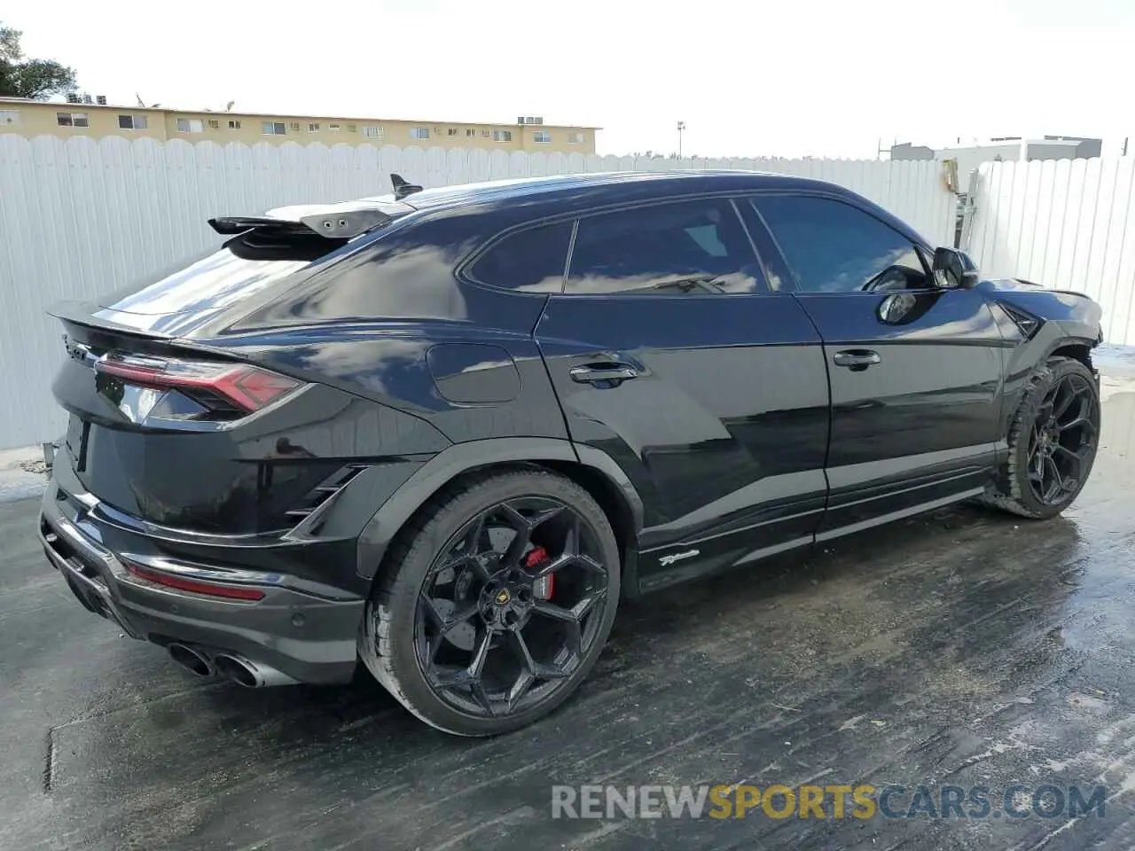 3 Фотография поврежденного автомобиля ZPBUC3ZL9PLA23771 LAMBORGHINI URUS PERFO 2023