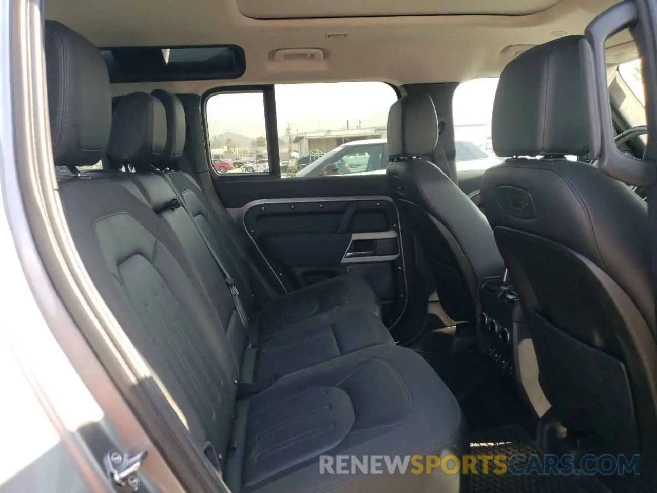 11 Photograph of a damaged car SALEP7EU2L2019110 LAND ROVER DEFENDER 2020