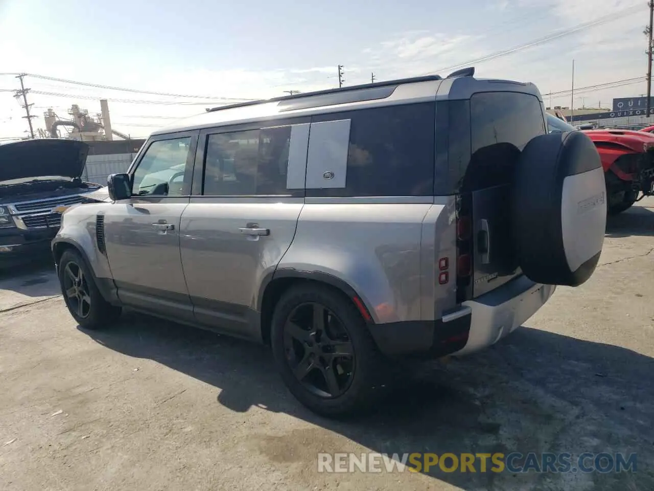 2 Photograph of a damaged car SALEP7EU2L2019110 LAND ROVER DEFENDER 2020