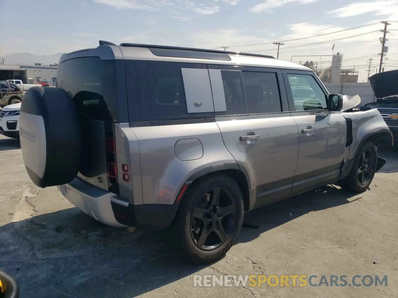 3 Photograph of a damaged car SALEP7EU2L2019110 LAND ROVER DEFENDER 2020