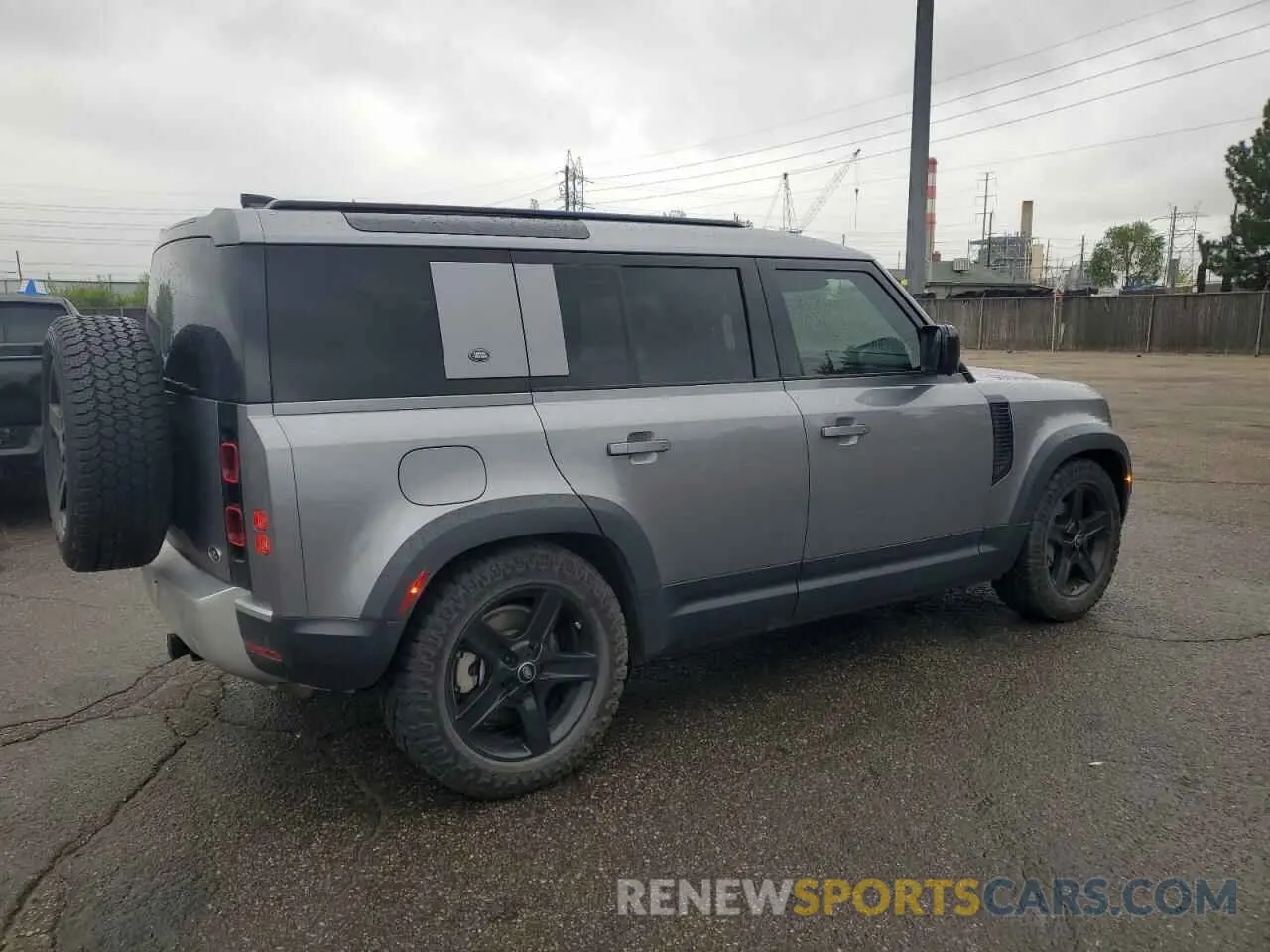 3 Photograph of a damaged car SALEP7EU5L2023135 LAND ROVER DEFENDER 2020