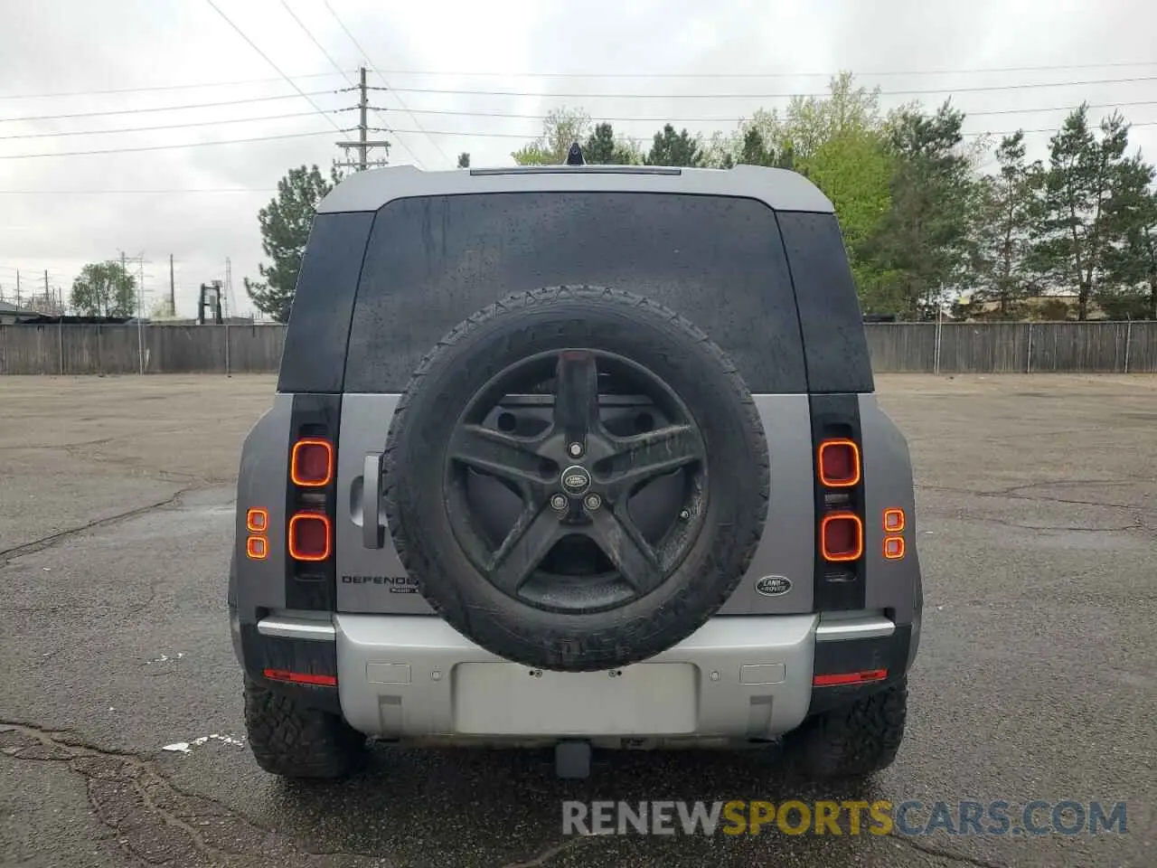6 Photograph of a damaged car SALEP7EU5L2023135 LAND ROVER DEFENDER 2020
