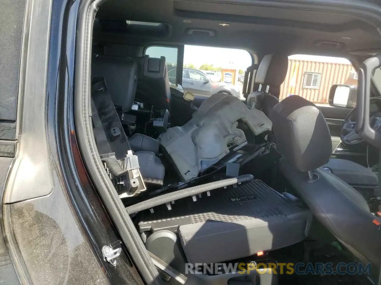 11 Photograph of a damaged car SALE2ERU8M2037898 LAND ROVER DEFENDER 2021