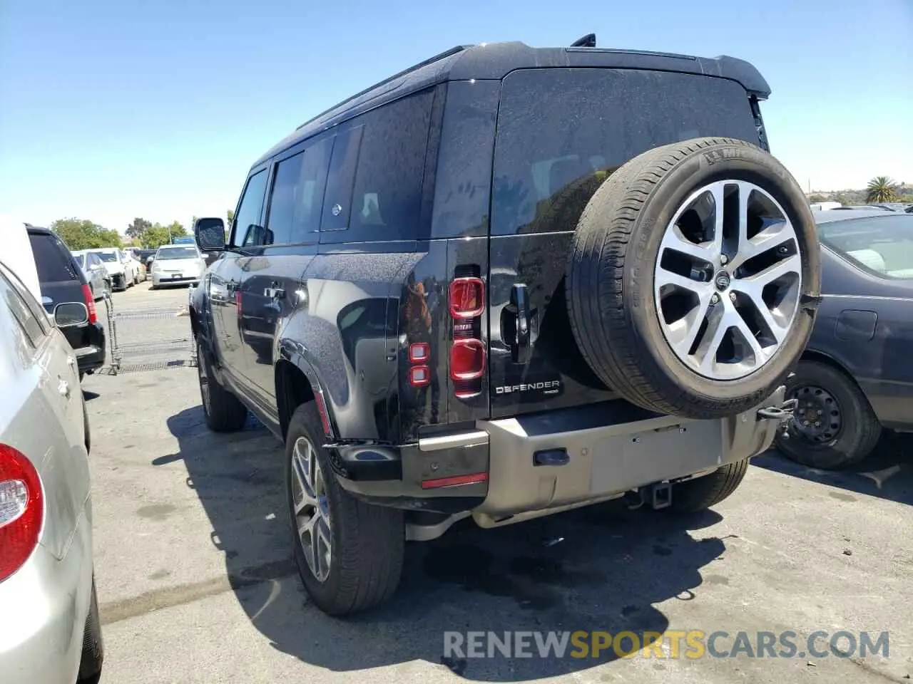 3 Photograph of a damaged car SALE3ERU5M2042361 LAND ROVER DEFENDER 2021